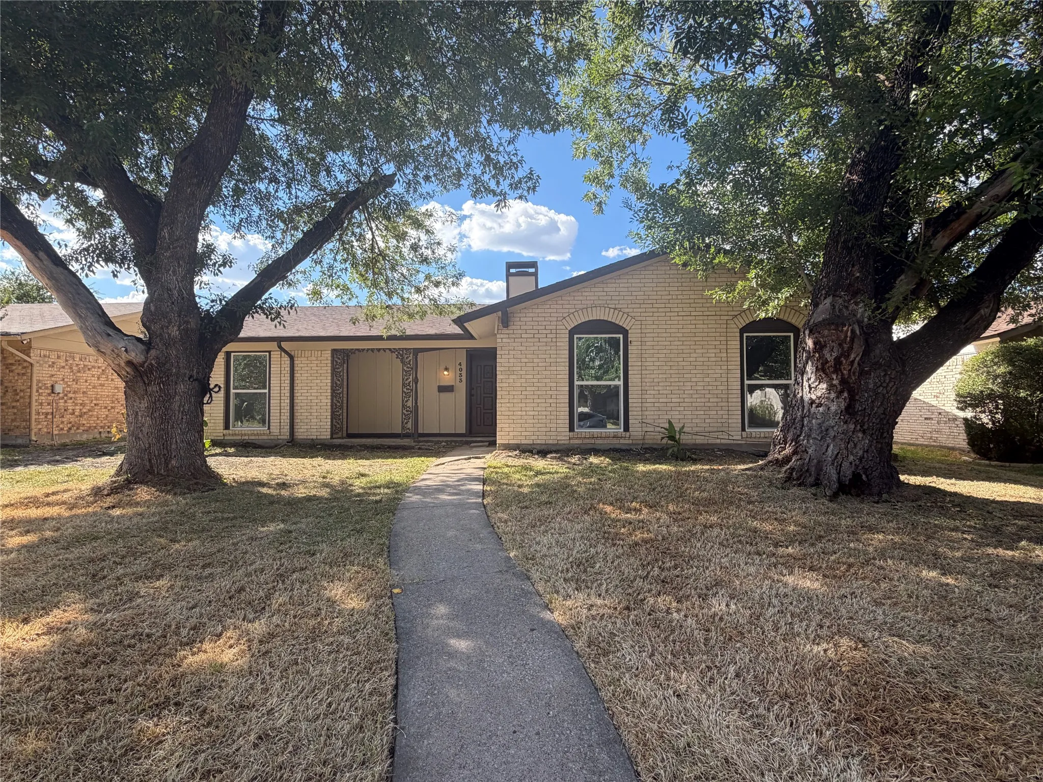 Single Family Residence For Rent in Dallas County , 4033 Morgan Drive, Mesquite, Texas 75150, 4 Bedroom, 2 Bathroom, 2 Garage spaces, 2,102 Sqft, built in 1972, mls#21376703, Real Estate Agent in Mesquite, Homes For Rent in Dallas county, Homes For Rent in Mesquite, Realtor in Mesquite Texas, Real Estate Brokerage Independent Realty Texas, Luminita Cordes Realtor
