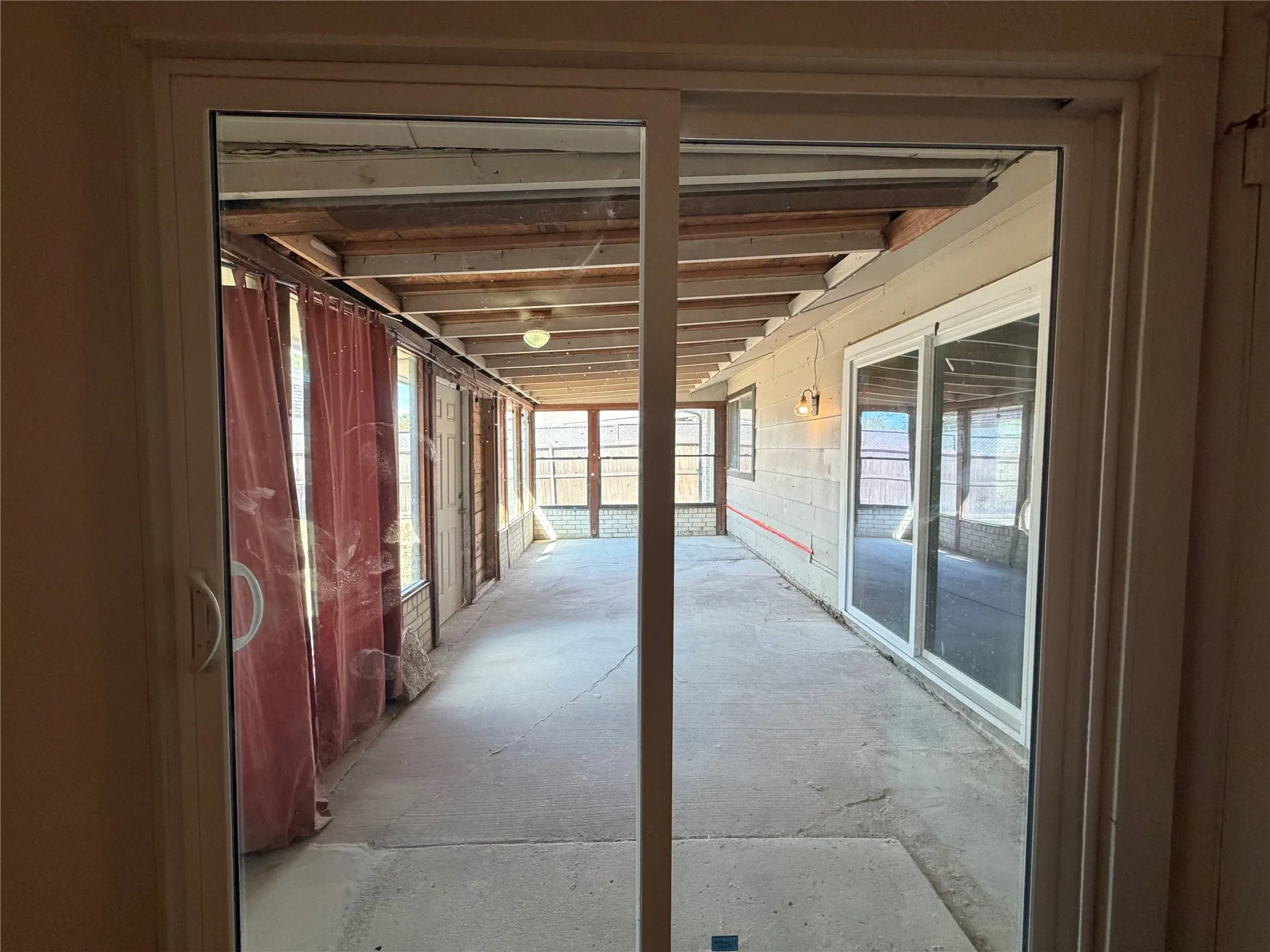 Single Family Residence For Rent in Dallas County , 4033 Morgan Drive, Mesquite, Texas 75150, 4 Bedroom, 2 Bathroom, 2 Garage spaces, 2,102 Sqft, built in 1972, mls#21376703, Real Estate Agent in Mesquite, Homes For Rent in Dallas county, Homes For Rent in Mesquite, Realtor in Mesquite Texas, Real Estate Brokerage Independent Realty Texas, Luminita Cordes Realtor
