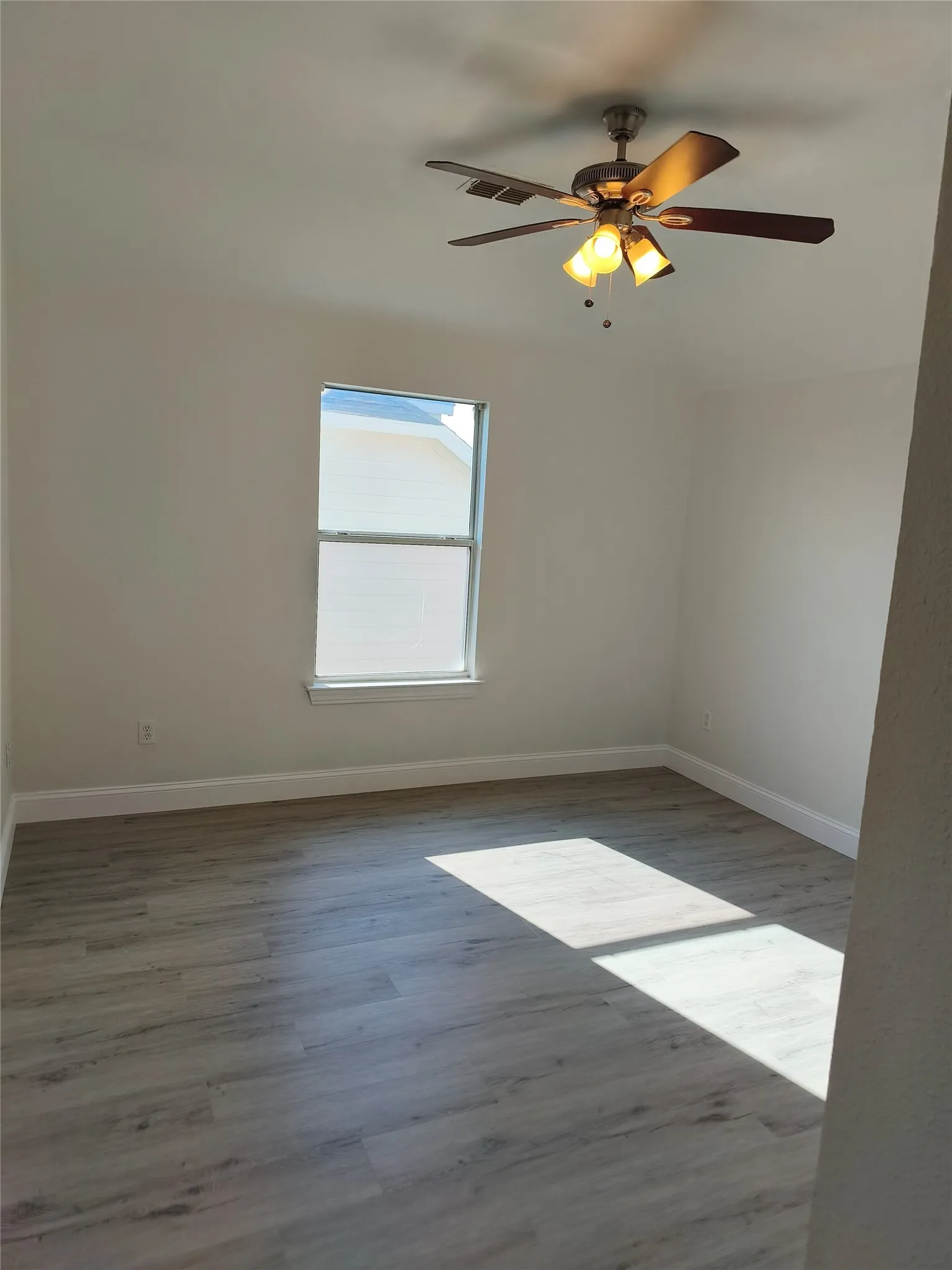 Duplex For Rent in Collin County , 217 Wyndham Meadows Way, Wylie, Texas 75098, 4 Bedroom, 3 Bathroom, 1 Garage spaces, 1,337 Sqft, built in 2004, mls#21377113, Real Estate Agent in Wylie, Homes For Rent in Collin county, Homes For Rent in Wylie, Realtor in Wylie Texas, Real Estate Brokerage Independent Realty Texas, Luminita Cordes Realtor