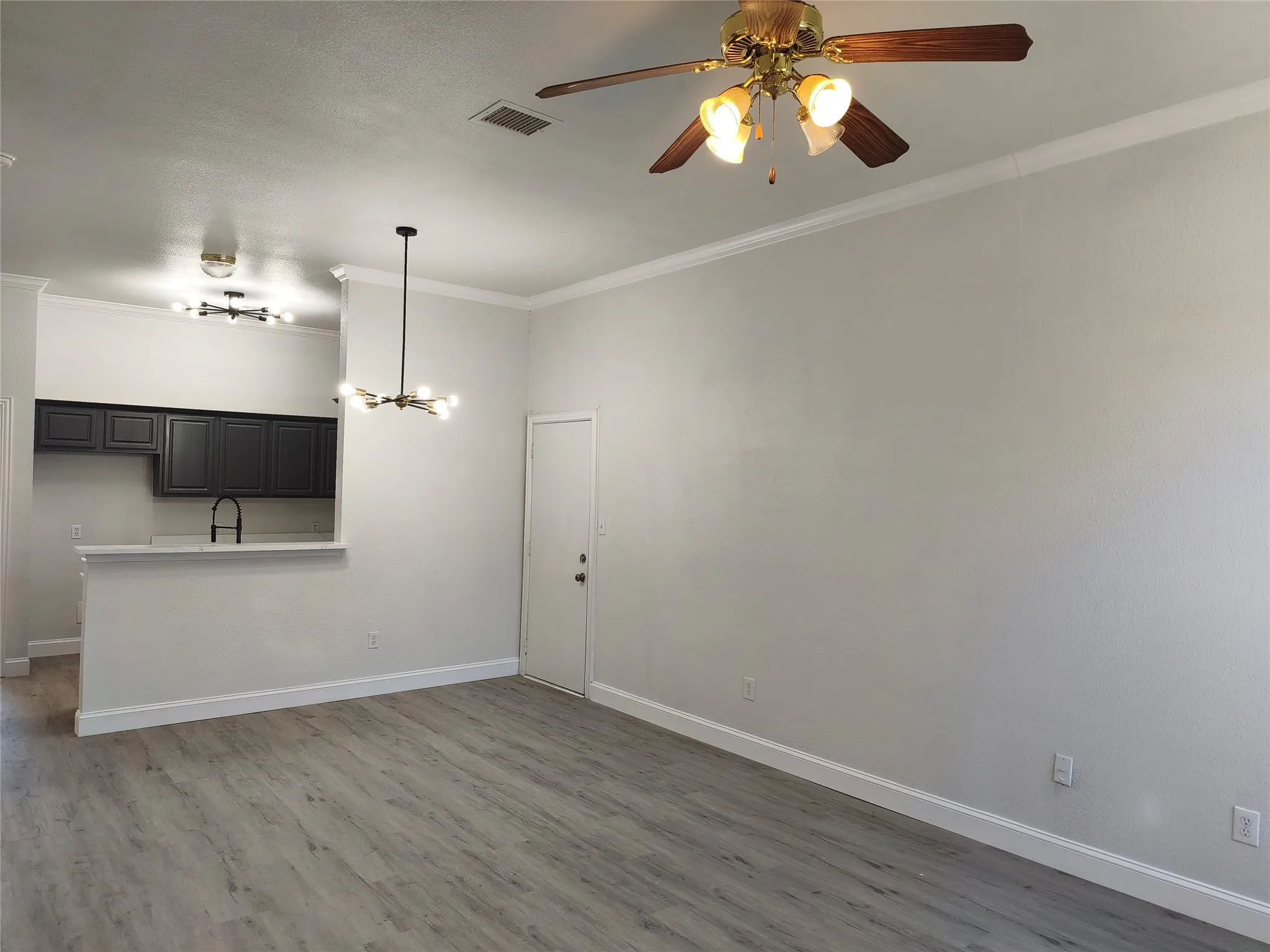 Duplex For Rent in Collin County , 217 Wyndham Meadows Way, Wylie, Texas 75098, 4 Bedroom, 3 Bathroom, 1 Garage spaces, 1,337 Sqft, built in 2004, mls#21377113, Real Estate Agent in Wylie, Homes For Rent in Collin county, Homes For Rent in Wylie, Realtor in Wylie Texas, Real Estate Brokerage Independent Realty Texas, Luminita Cordes Realtor