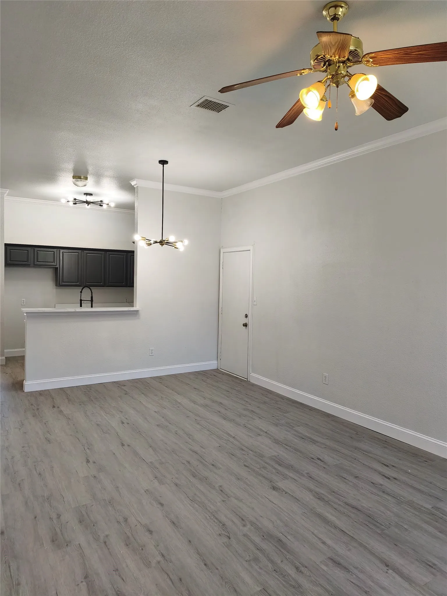 Duplex For Rent in Collin County , 217 Wyndham Meadows Way, Wylie, Texas 75098, 4 Bedroom, 3 Bathroom, 1 Garage spaces, 1,337 Sqft, built in 2004, mls#21377113, Real Estate Agent in Wylie, Homes For Rent in Collin county, Homes For Rent in Wylie, Realtor in Wylie Texas, Real Estate Brokerage Independent Realty Texas, Luminita Cordes Realtor