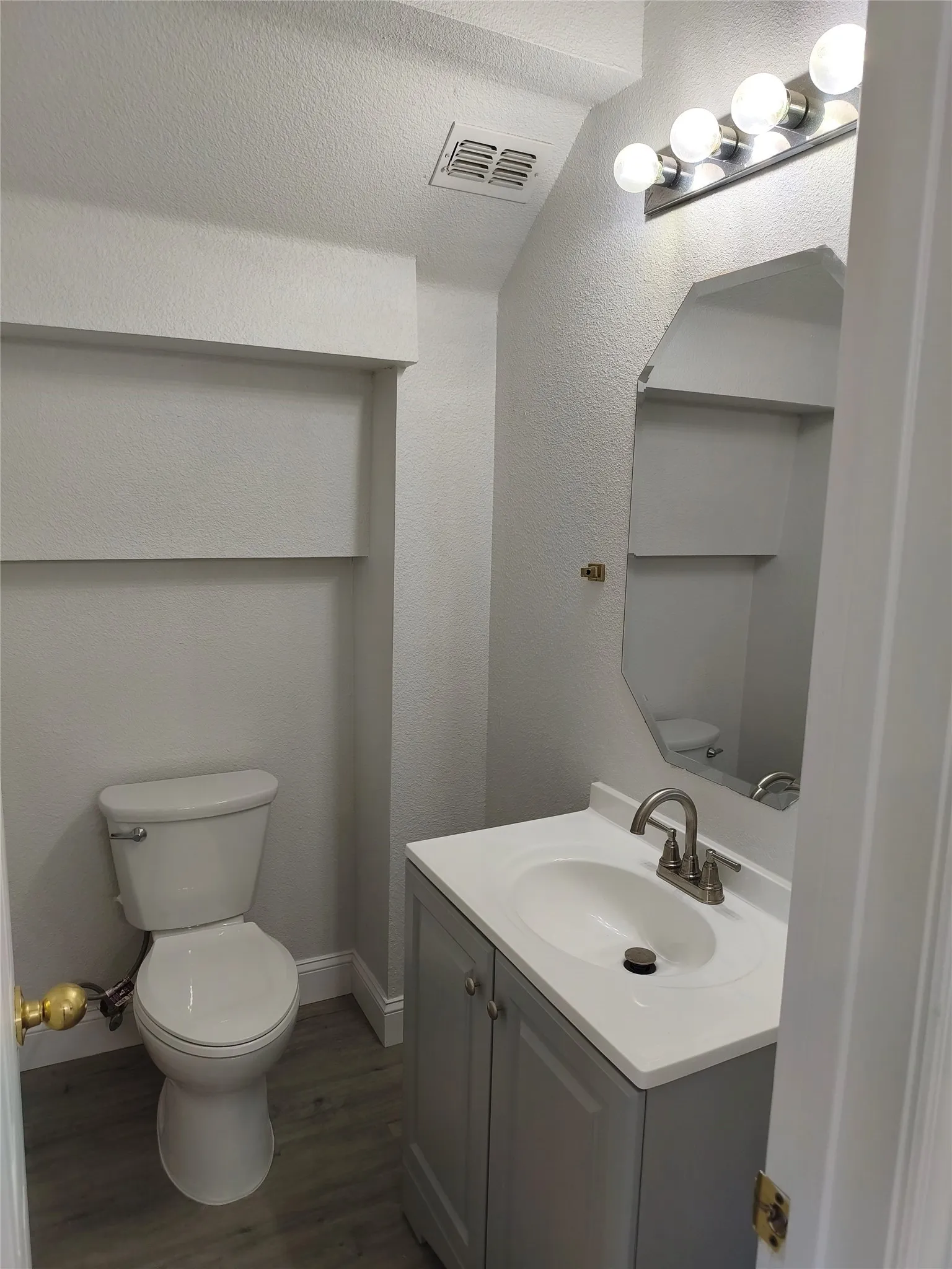 Duplex For Rent in Collin County , 217 Wyndham Meadows Way, Wylie, Texas 75098, 4 Bedroom, 3 Bathroom, 1 Garage spaces, 1,337 Sqft, built in 2004, mls#21377113, Real Estate Agent in Wylie, Homes For Rent in Collin county, Homes For Rent in Wylie, Realtor in Wylie Texas, Real Estate Brokerage Independent Realty Texas, Luminita Cordes Realtor