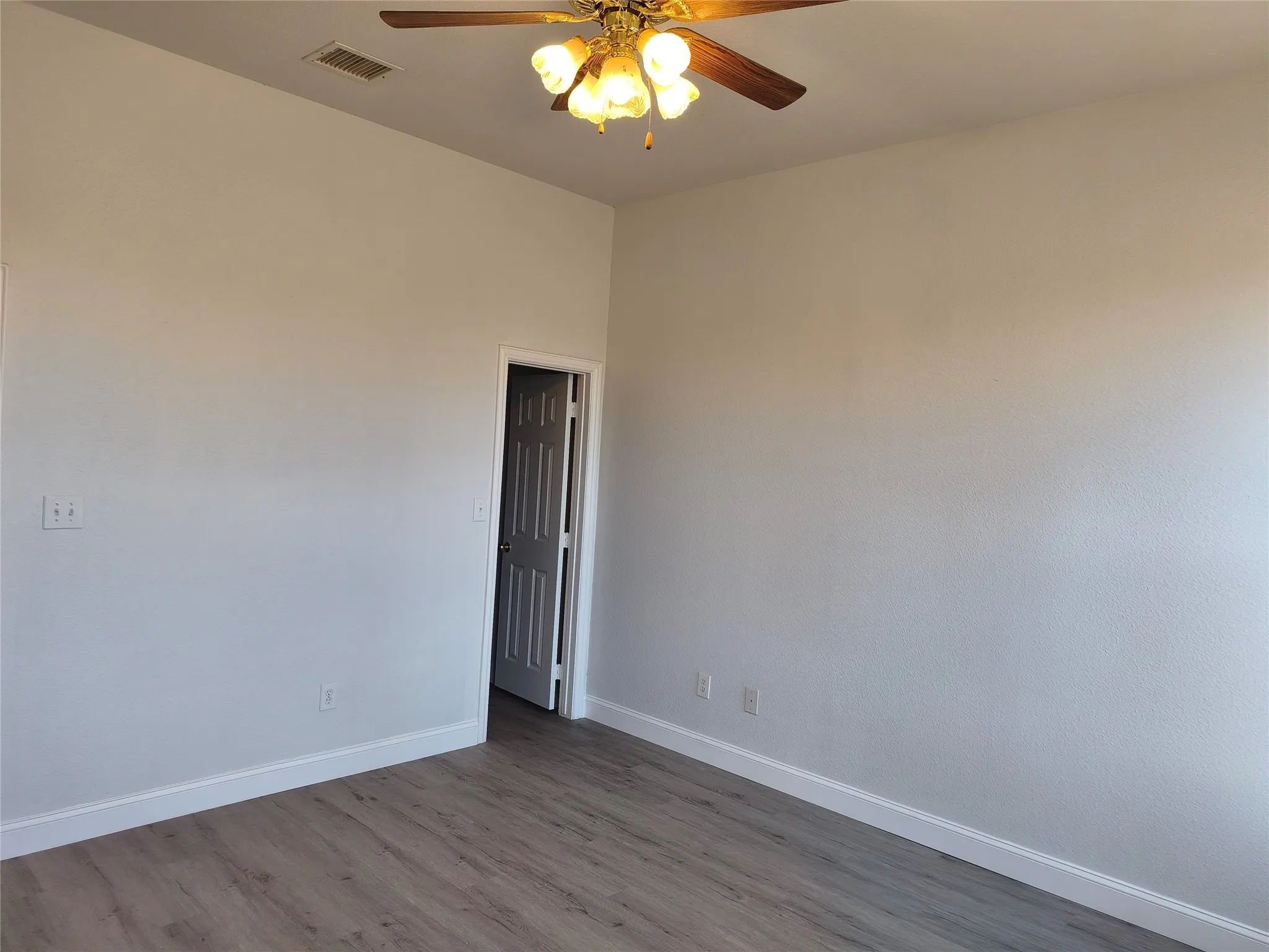 Duplex For Rent in Collin County , 217 Wyndham Meadows Way, Wylie, Texas 75098, 4 Bedroom, 3 Bathroom, 1 Garage spaces, 1,337 Sqft, built in 2004, mls#21377113, Real Estate Agent in Wylie, Homes For Rent in Collin county, Homes For Rent in Wylie, Realtor in Wylie Texas, Real Estate Brokerage Independent Realty Texas, Luminita Cordes Realtor