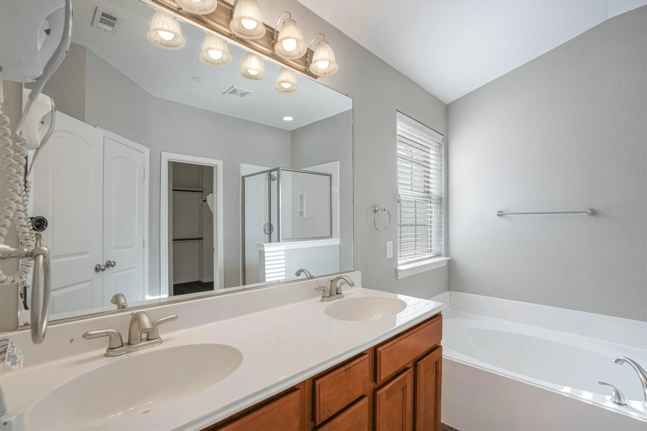 Separate tub and shower, large walk-in closet