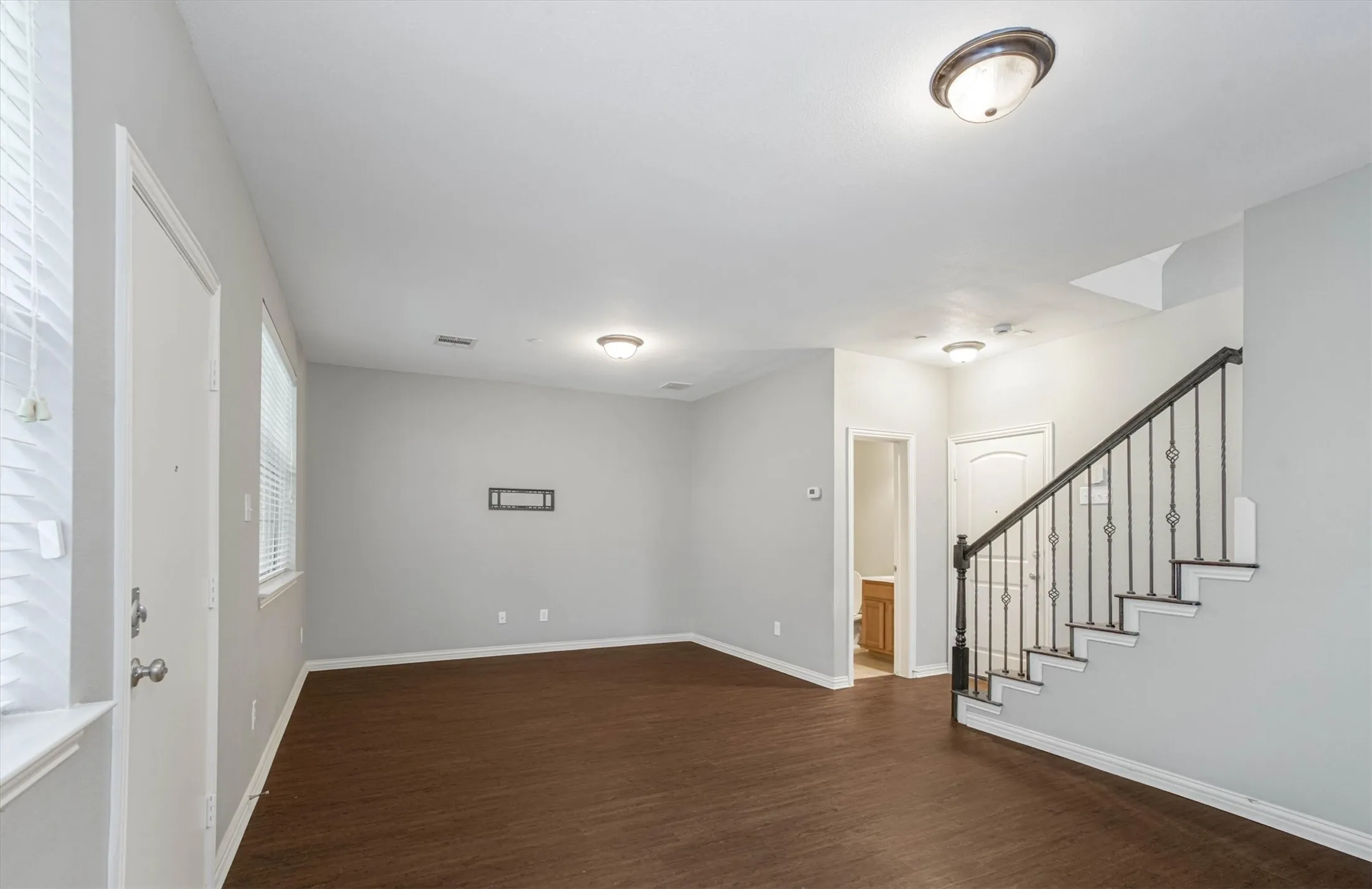 Townhouse For Rent in Dallas County , 1441 Fox Run Drive, Irving, Texas 75063, 3 Bedroom, 4 Bathroom, 2 Garage spaces, 2,241 Sqft, built in 2006, mls#21376849, Real Estate Agent in Irving, Homes For Rent in Dallas county, Homes For Rent in Irving, Realtor in Irving Texas, Real Estate Brokerage Independent Realty Texas, Luminita Cordes Realtor