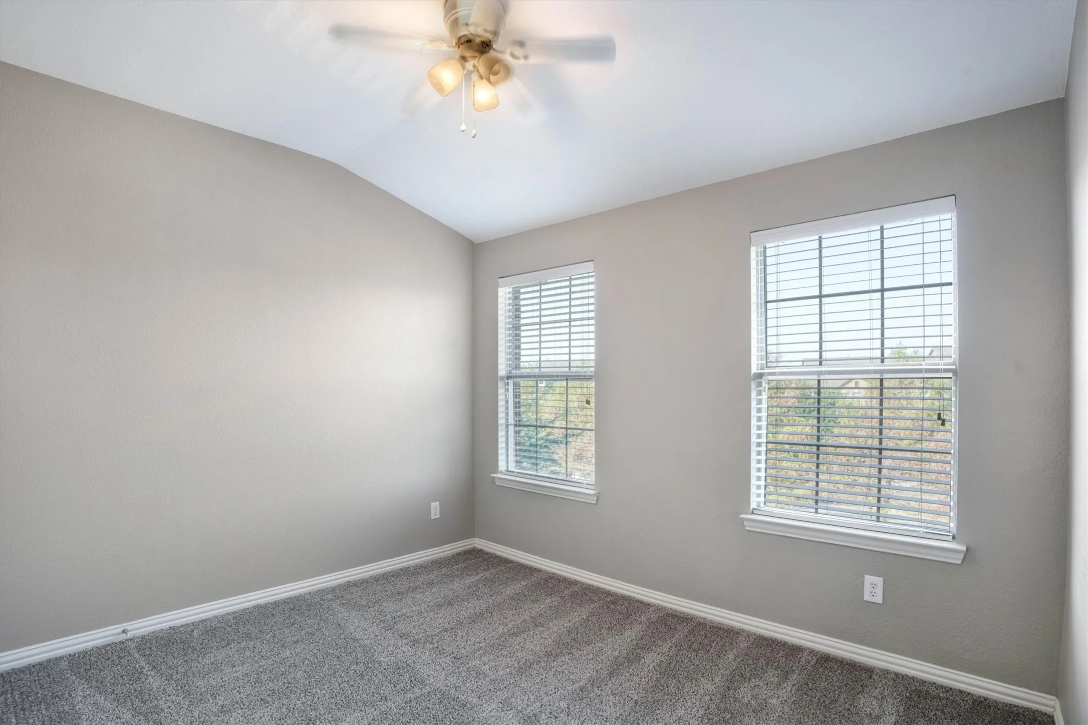 Townhouse For Rent in Dallas County , 1441 Fox Run Drive, Irving, Texas 75063, 3 Bedroom, 4 Bathroom, 2 Garage spaces, 2,241 Sqft, built in 2006, mls#21376849, Real Estate Agent in Irving, Homes For Rent in Dallas county, Homes For Rent in Irving, Realtor in Irving Texas, Real Estate Brokerage Independent Realty Texas, Luminita Cordes Realtor