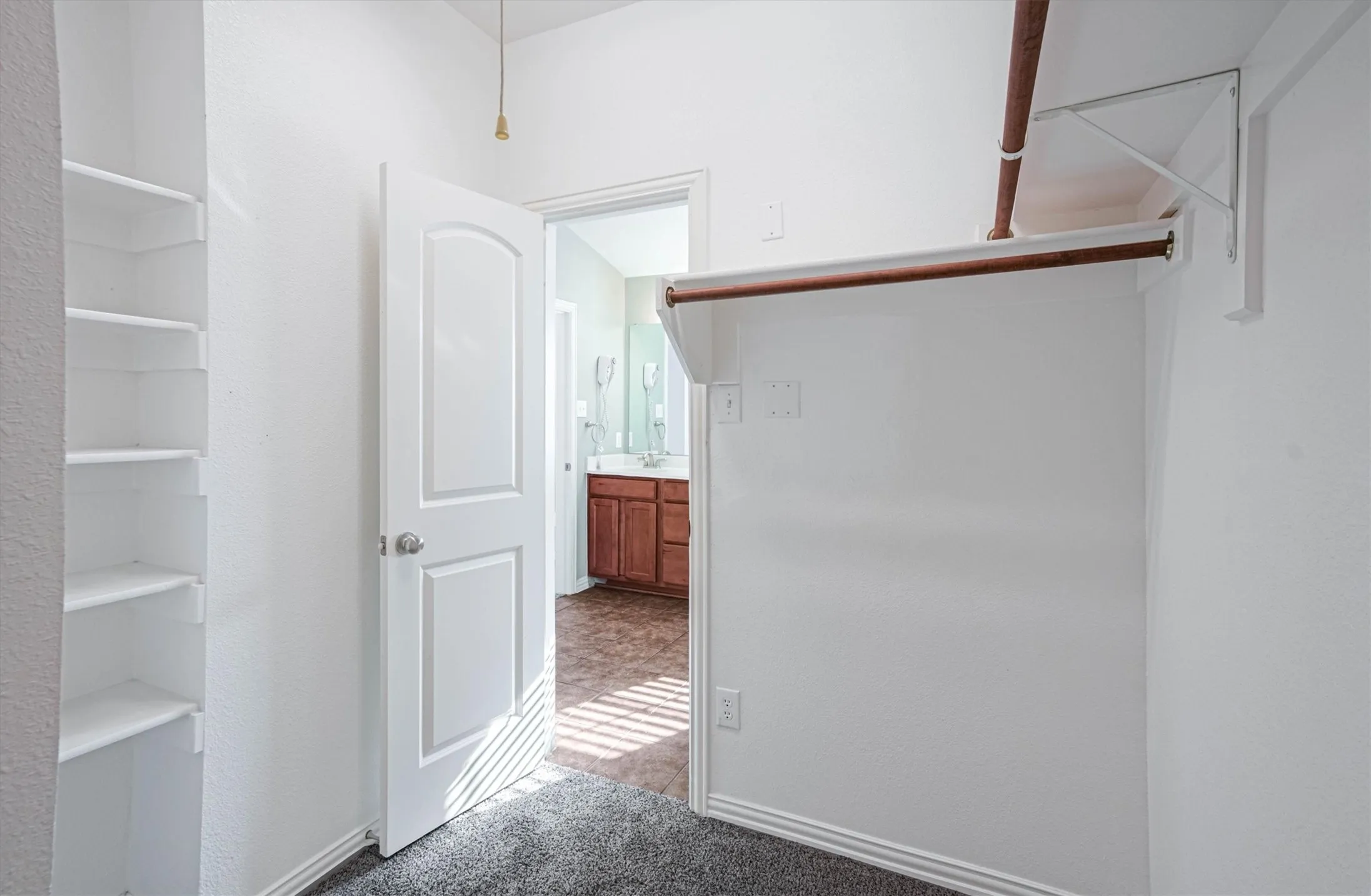 Townhouse For Rent in Dallas County , 1441 Fox Run Drive, Irving, Texas 75063, 3 Bedroom, 4 Bathroom, 2 Garage spaces, 2,241 Sqft, built in 2006, mls#21376849, Real Estate Agent in Irving, Homes For Rent in Dallas county, Homes For Rent in Irving, Realtor in Irving Texas, Real Estate Brokerage Independent Realty Texas, Luminita Cordes Realtor