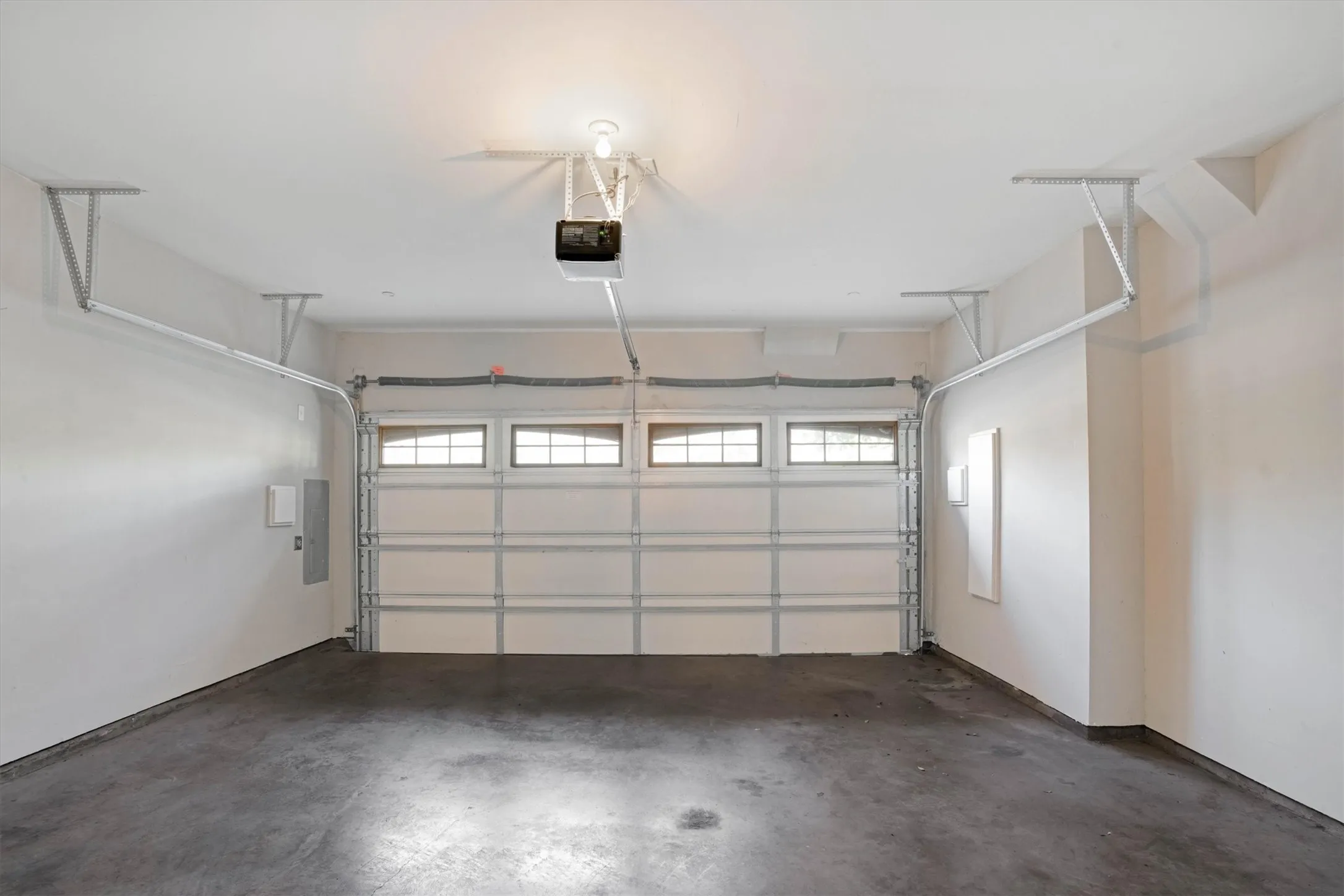 Townhouse For Rent in Dallas County , 1441 Fox Run Drive, Irving, Texas 75063, 3 Bedroom, 4 Bathroom, 2 Garage spaces, 2,241 Sqft, built in 2006, mls#21376849, Real Estate Agent in Irving, Homes For Rent in Dallas county, Homes For Rent in Irving, Realtor in Irving Texas, Real Estate Brokerage Independent Realty Texas, Luminita Cordes Realtor