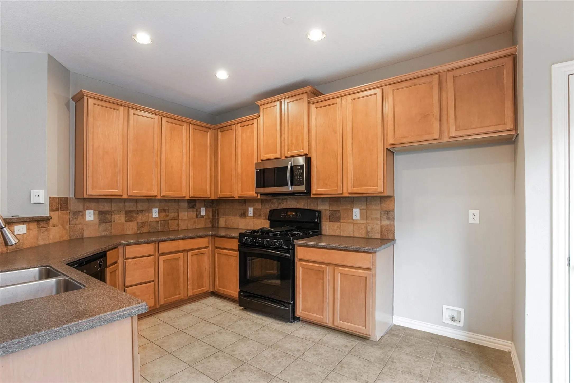 Townhouse For Rent in Dallas County , 1441 Fox Run Drive, Irving, Texas 75063, 3 Bedroom, 4 Bathroom, 2 Garage spaces, 2,241 Sqft, built in 2006, mls#21376849, Real Estate Agent in Irving, Homes For Rent in Dallas county, Homes For Rent in Irving, Realtor in Irving Texas, Real Estate Brokerage Independent Realty Texas, Luminita Cordes Realtor