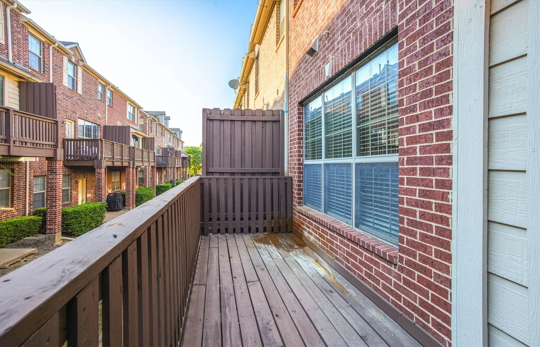 Townhouse For Rent in Dallas County , 1441 Fox Run Drive, Irving, Texas 75063, 3 Bedroom, 4 Bathroom, 2 Garage spaces, 2,241 Sqft, built in 2006, mls#21376849, Real Estate Agent in Irving, Homes For Rent in Dallas county, Homes For Rent in Irving, Realtor in Irving Texas, Real Estate Brokerage Independent Realty Texas, Luminita Cordes Realtor