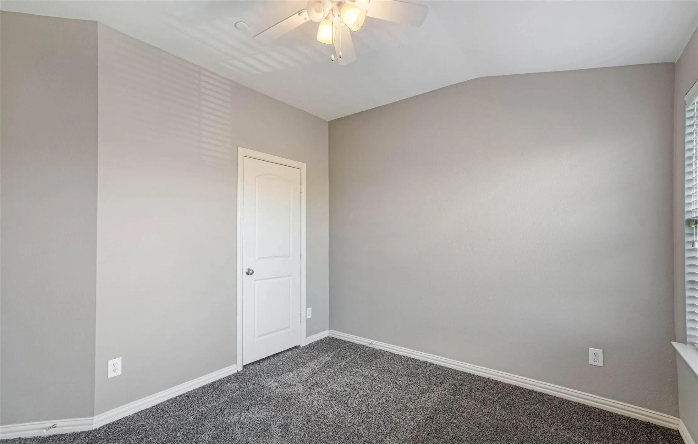 Townhouse For Rent in Dallas County , 1441 Fox Run Drive, Irving, Texas 75063, 3 Bedroom, 4 Bathroom, 2 Garage spaces, 2,241 Sqft, built in 2006, mls#21376849, Real Estate Agent in Irving, Homes For Rent in Dallas county, Homes For Rent in Irving, Realtor in Irving Texas, Real Estate Brokerage Independent Realty Texas, Luminita Cordes Realtor