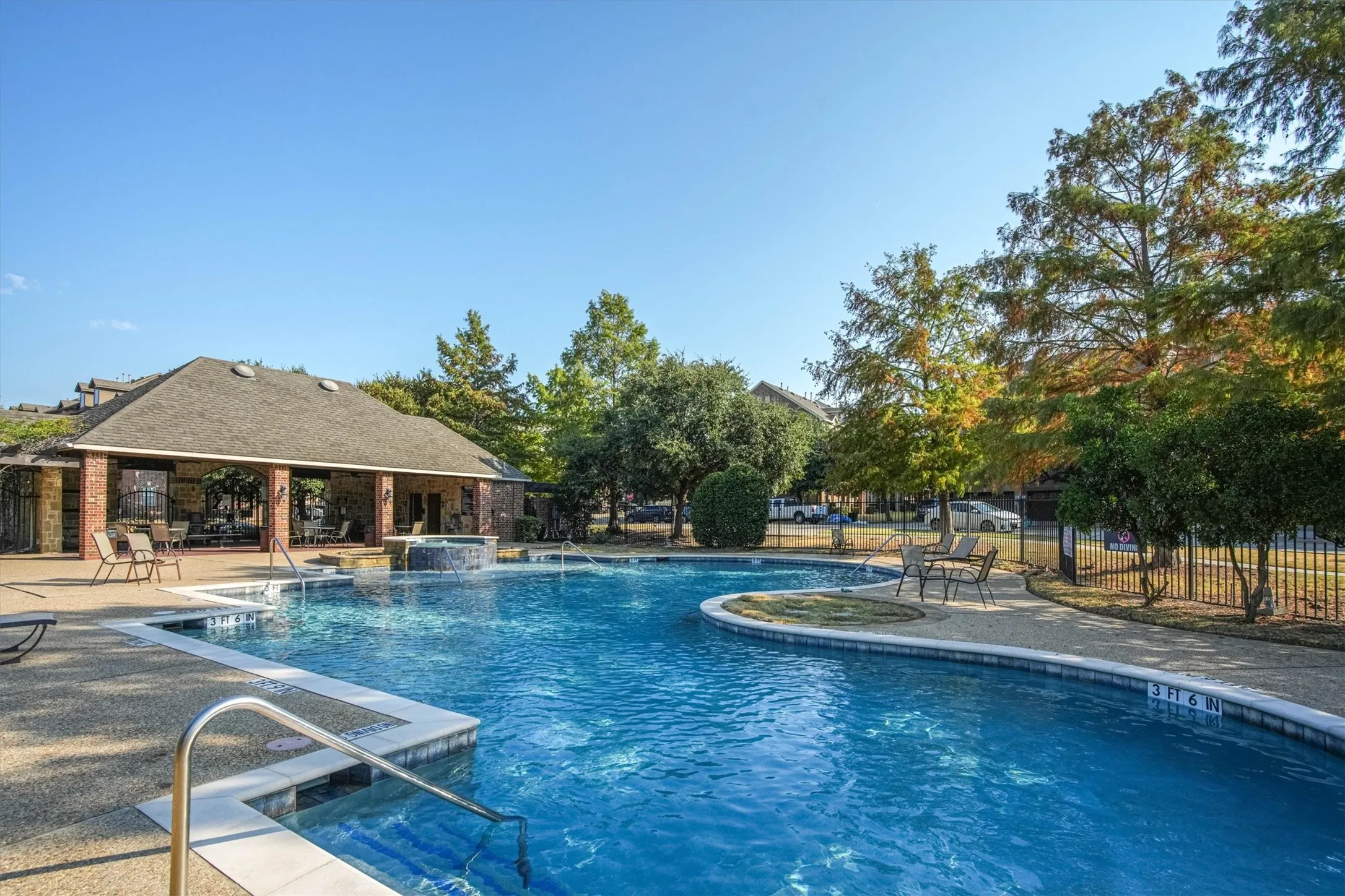 Townhouse For Rent in Dallas County , 1441 Fox Run Drive, Irving, Texas 75063, 3 Bedroom, 4 Bathroom, 2 Garage spaces, 2,241 Sqft, built in 2006, mls#21376849, Real Estate Agent in Irving, Homes For Rent in Dallas county, Homes For Rent in Irving, Realtor in Irving Texas, Real Estate Brokerage Independent Realty Texas, Luminita Cordes Realtor