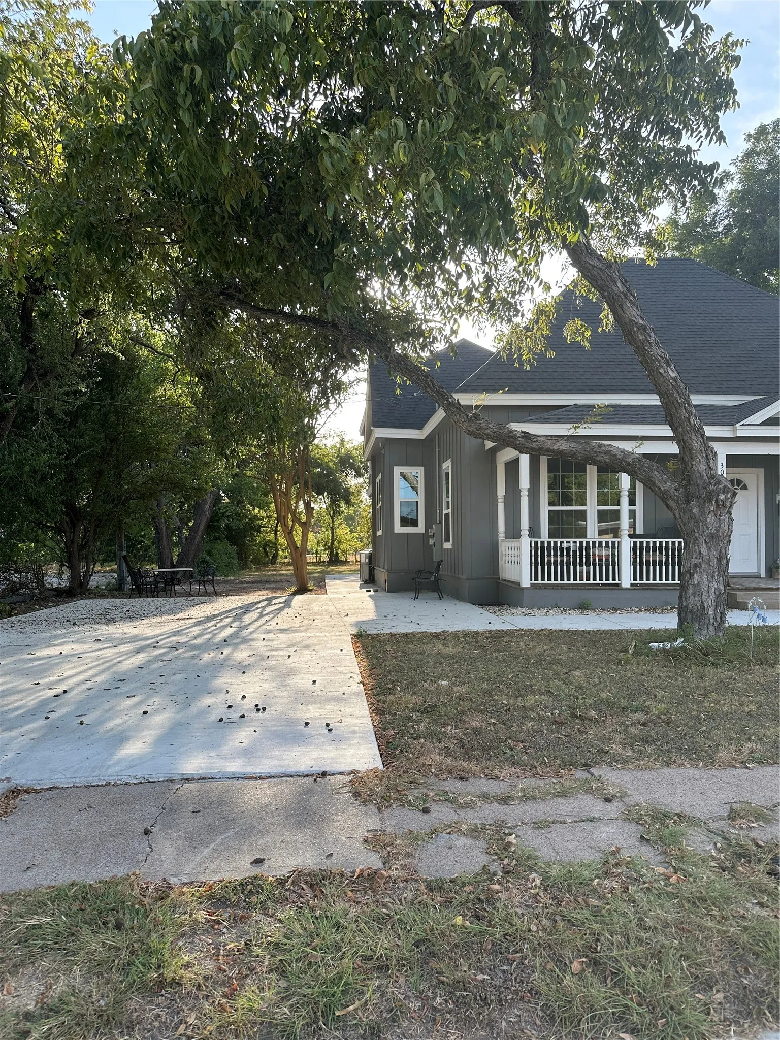 Duplex For Rent in Falls County , 301 Ward Street B, Marlin, Texas 76661, 2 Bedroom, 1 Bathroom, Garage spaces, 1,000 Sqft, built in 1950, mls#21375686, Real Estate Agent in Marlin, Homes For Rent in Falls county, Homes For Rent in Marlin, Realtor in Marlin Texas, Real Estate Brokerage Independent Realty Texas, Luminita Cordes Realtor