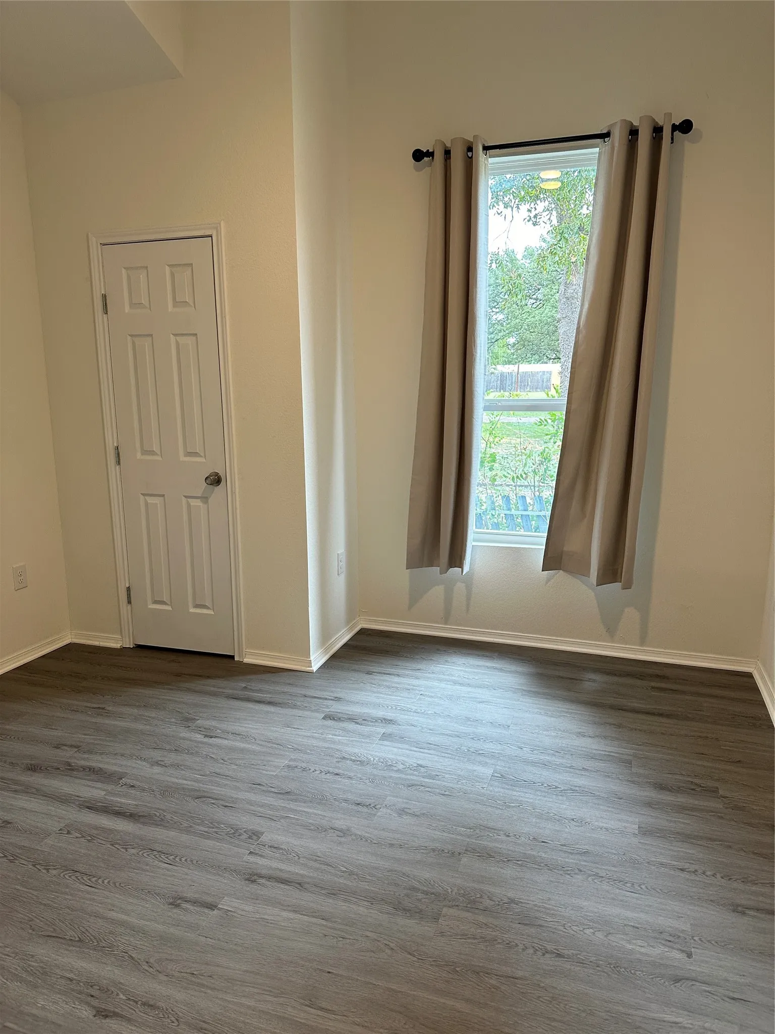 Duplex For Rent in Falls County , 301 Ward Street B, Marlin, Texas 76661, 2 Bedroom, 1 Bathroom, Garage spaces, 1,000 Sqft, built in 1950, mls#21375686, Real Estate Agent in Marlin, Homes For Rent in Falls county, Homes For Rent in Marlin, Realtor in Marlin Texas, Real Estate Brokerage Independent Realty Texas, Luminita Cordes Realtor