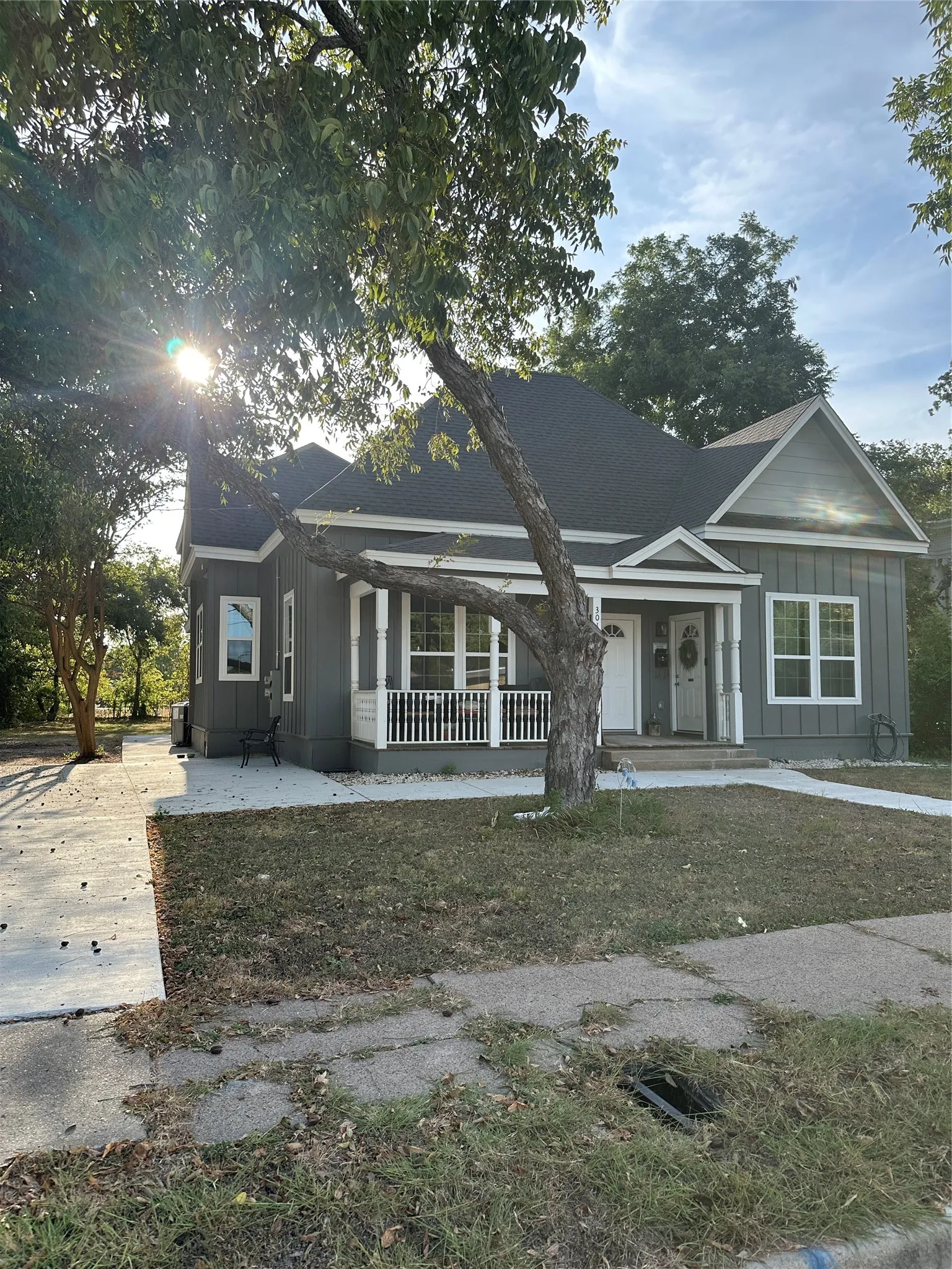 Duplex For Rent in Falls County , 301 Ward Street B, Marlin, Texas 76661, 2 Bedroom, 1 Bathroom, Garage spaces, 1,000 Sqft, built in 1950, mls#21375686, Real Estate Agent in Marlin, Homes For Rent in Falls county, Homes For Rent in Marlin, Realtor in Marlin Texas, Real Estate Brokerage Independent Realty Texas, Luminita Cordes Realtor