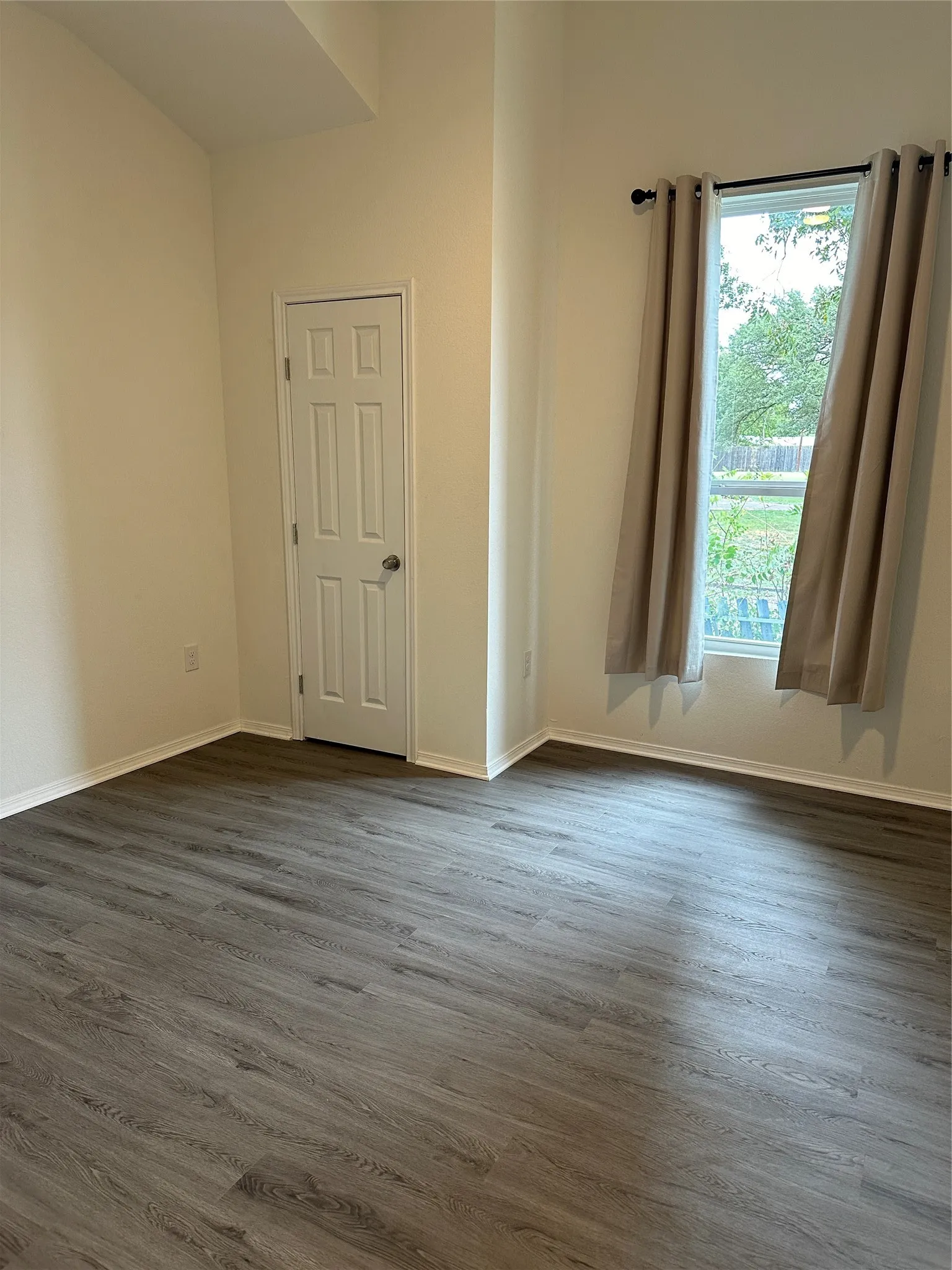 Duplex For Rent in Falls County , 301 Ward Street B, Marlin, Texas 76661, 2 Bedroom, 1 Bathroom, Garage spaces, 1,000 Sqft, built in 1950, mls#21375686, Real Estate Agent in Marlin, Homes For Rent in Falls county, Homes For Rent in Marlin, Realtor in Marlin Texas, Real Estate Brokerage Independent Realty Texas, Luminita Cordes Realtor