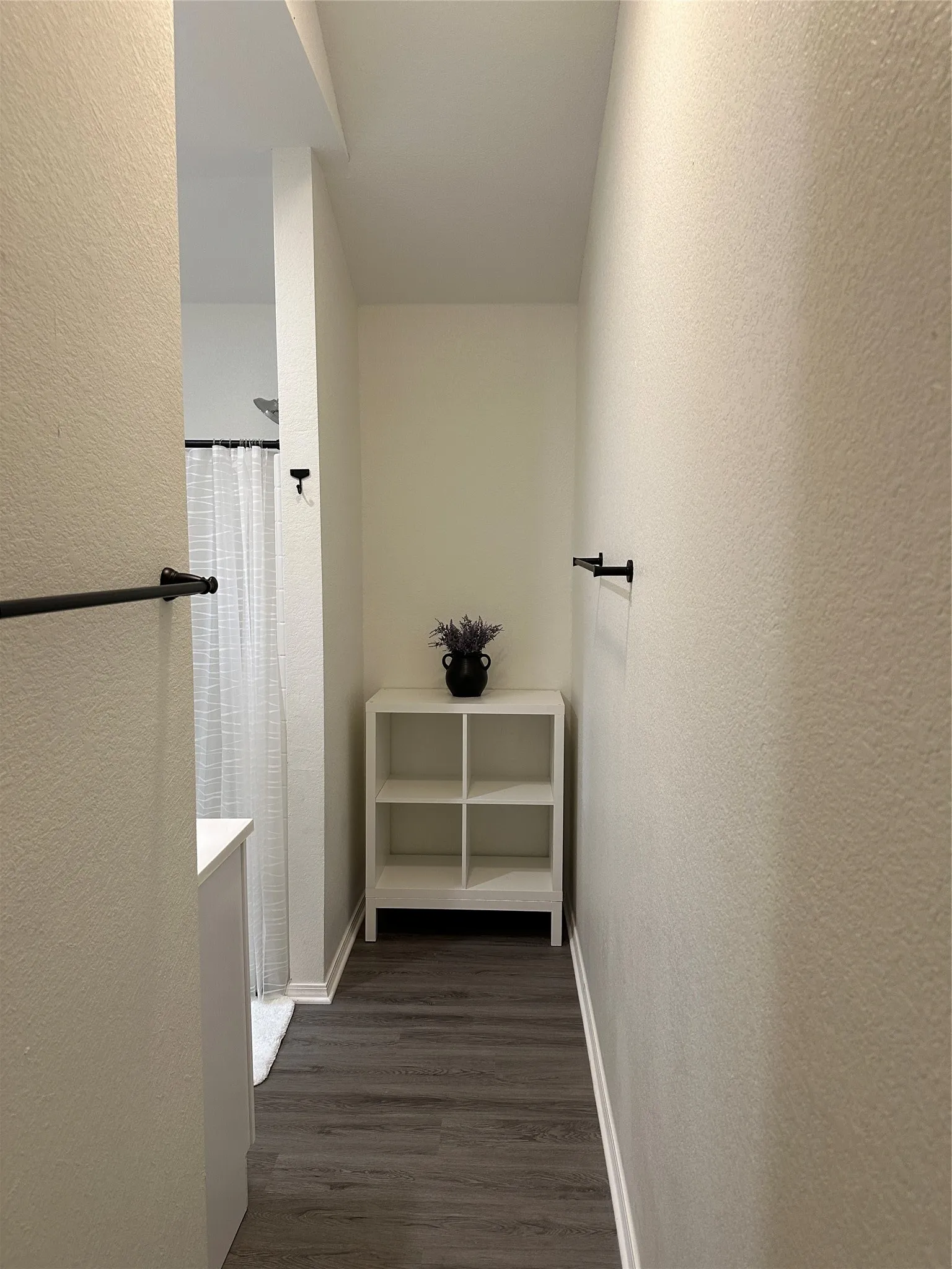 Duplex For Rent in Falls County , 301 Ward Street B, Marlin, Texas 76661, 2 Bedroom, 1 Bathroom, Garage spaces, 1,000 Sqft, built in 1950, mls#21375686, Real Estate Agent in Marlin, Homes For Rent in Falls county, Homes For Rent in Marlin, Realtor in Marlin Texas, Real Estate Brokerage Independent Realty Texas, Luminita Cordes Realtor