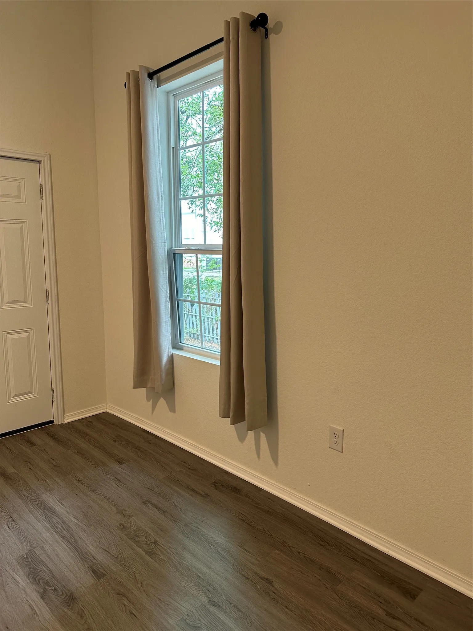 Duplex For Rent in Falls County , 301 Ward Street B, Marlin, Texas 76661, 2 Bedroom, 1 Bathroom, Garage spaces, 1,000 Sqft, built in 1950, mls#21375686, Real Estate Agent in Marlin, Homes For Rent in Falls county, Homes For Rent in Marlin, Realtor in Marlin Texas, Real Estate Brokerage Independent Realty Texas, Luminita Cordes Realtor