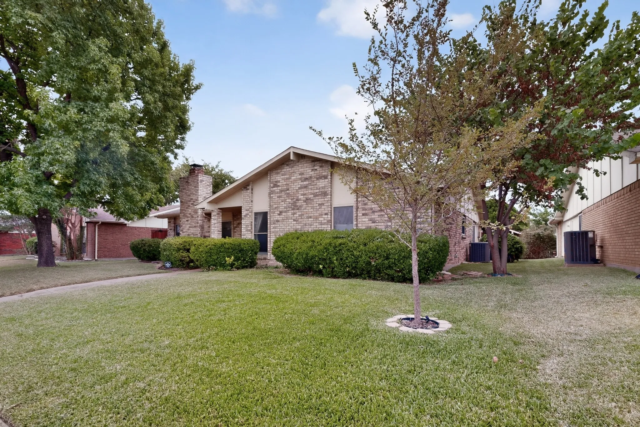 Single Family Residence For Sale in Collin County , 808 Rushmore Lane, Plano, Texas 75023, 4 Bedroom, 2 Bathroom, 2 Garage spaces, 2,051 Sqft, built in 1979, mls#21376147, Real Estate Agent in Plano, Homes For Sale in Collin county, Homes For Sale in Plano, Realtor in Plano Texas, Real Estate Brokerage Independent Realty Texas, Luminita Cordes Realtor