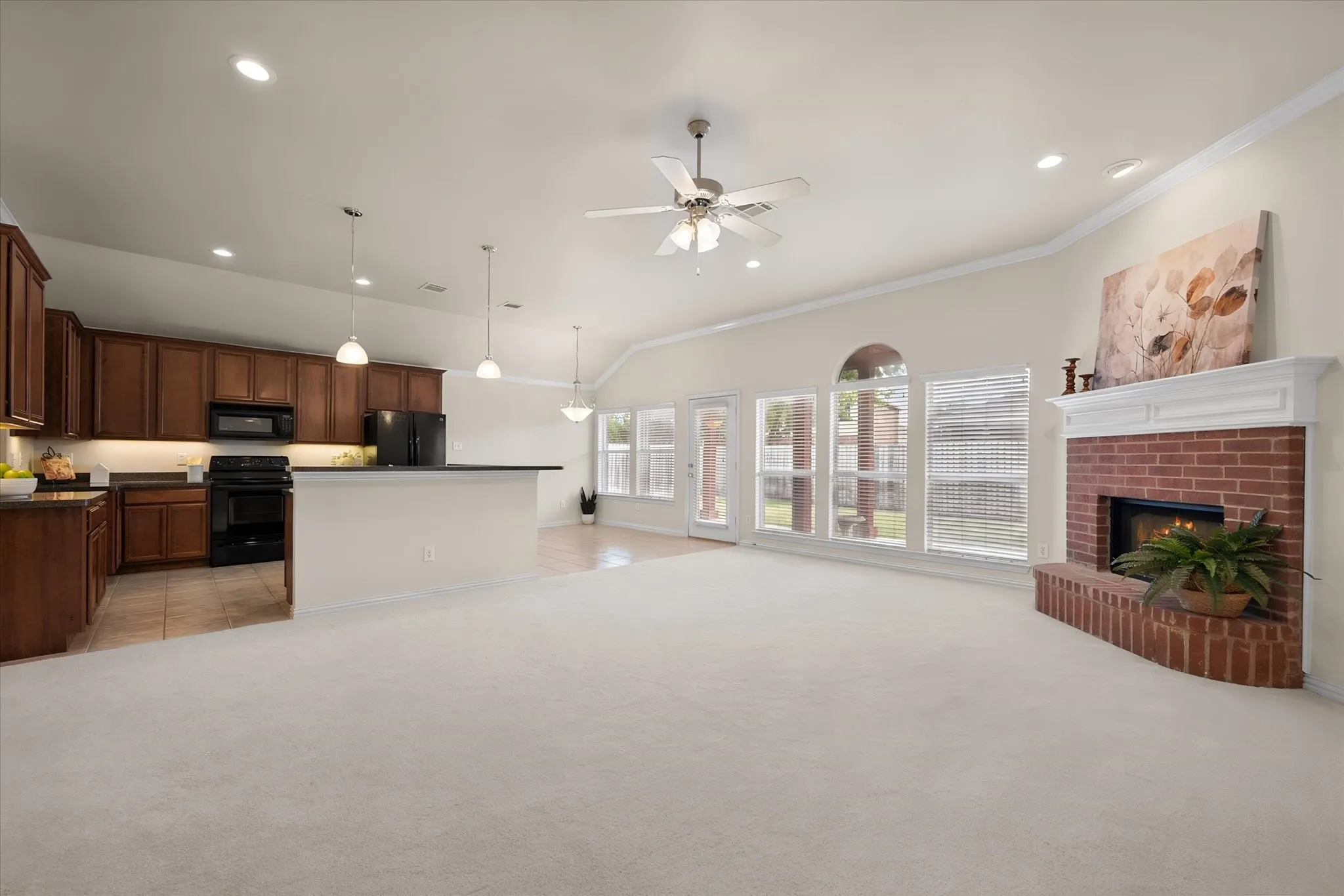 Single Family Residence For Sale in Johnson County , 200 Arrowhead Drive, Burleson, Texas 76028, 3 Bedroom, 2 Bathroom, 2 Garage spaces, 1,903 Sqft, built in 2003, mls#21375822, Real Estate Agent in Burleson, Homes For Sale in Johnson county, Homes For Sale in Burleson, Realtor in Burleson Texas, Real Estate Brokerage Independent Realty Texas, Luminita Cordes Realtor
