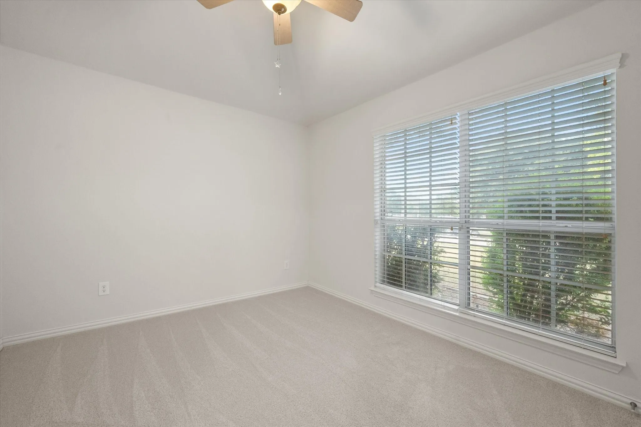 Single Family Residence For Sale in Johnson County , 200 Arrowhead Drive, Burleson, Texas 76028, 3 Bedroom, 2 Bathroom, 2 Garage spaces, 1,903 Sqft, built in 2003, mls#21375822, Real Estate Agent in Burleson, Homes For Sale in Johnson county, Homes For Sale in Burleson, Realtor in Burleson Texas, Real Estate Brokerage Independent Realty Texas, Luminita Cordes Realtor