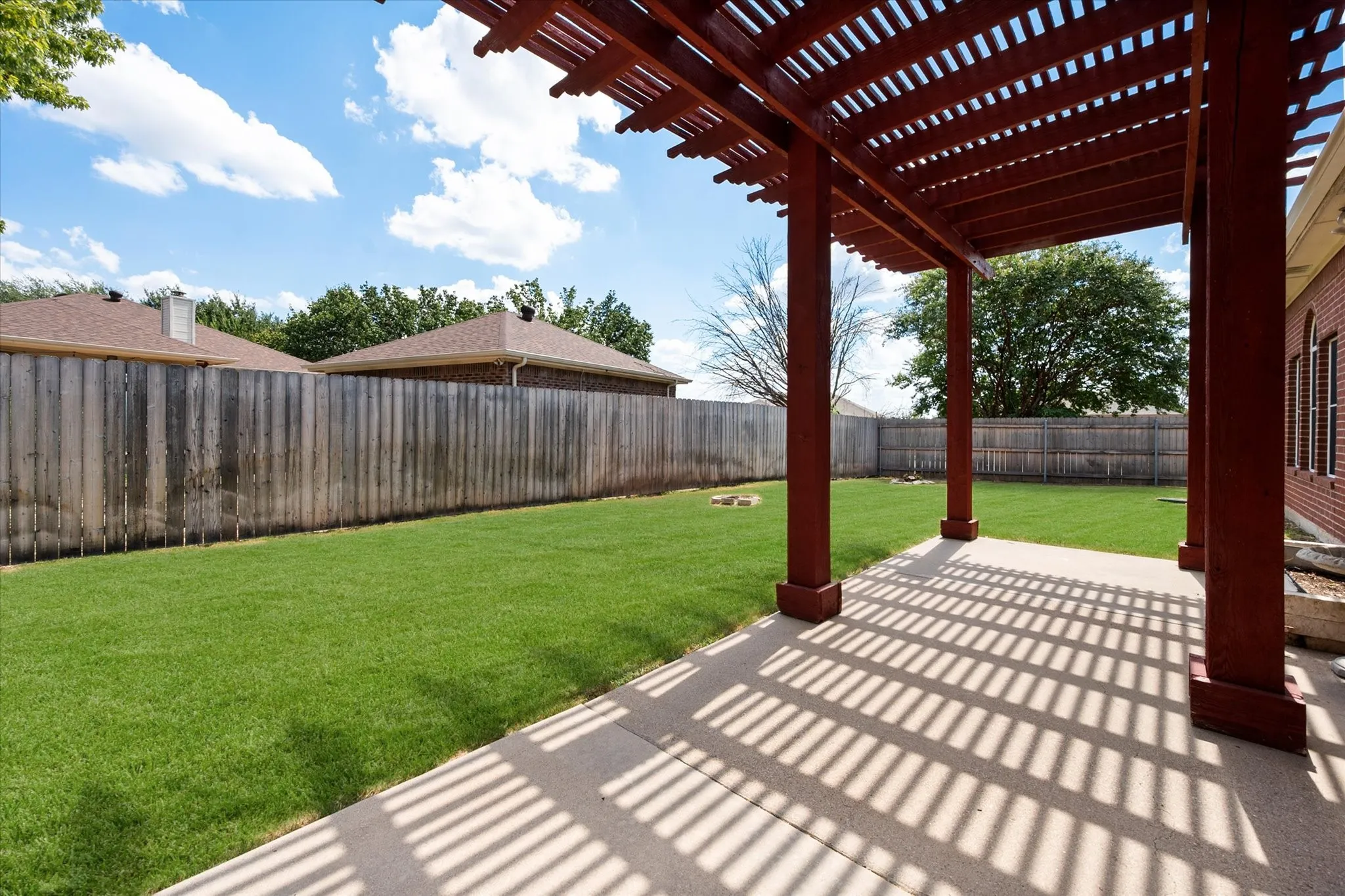 Single Family Residence For Sale in Johnson County , 200 Arrowhead Drive, Burleson, Texas 76028, 3 Bedroom, 2 Bathroom, 2 Garage spaces, 1,903 Sqft, built in 2003, mls#21375822, Real Estate Agent in Burleson, Homes For Sale in Johnson county, Homes For Sale in Burleson, Realtor in Burleson Texas, Real Estate Brokerage Independent Realty Texas, Luminita Cordes Realtor