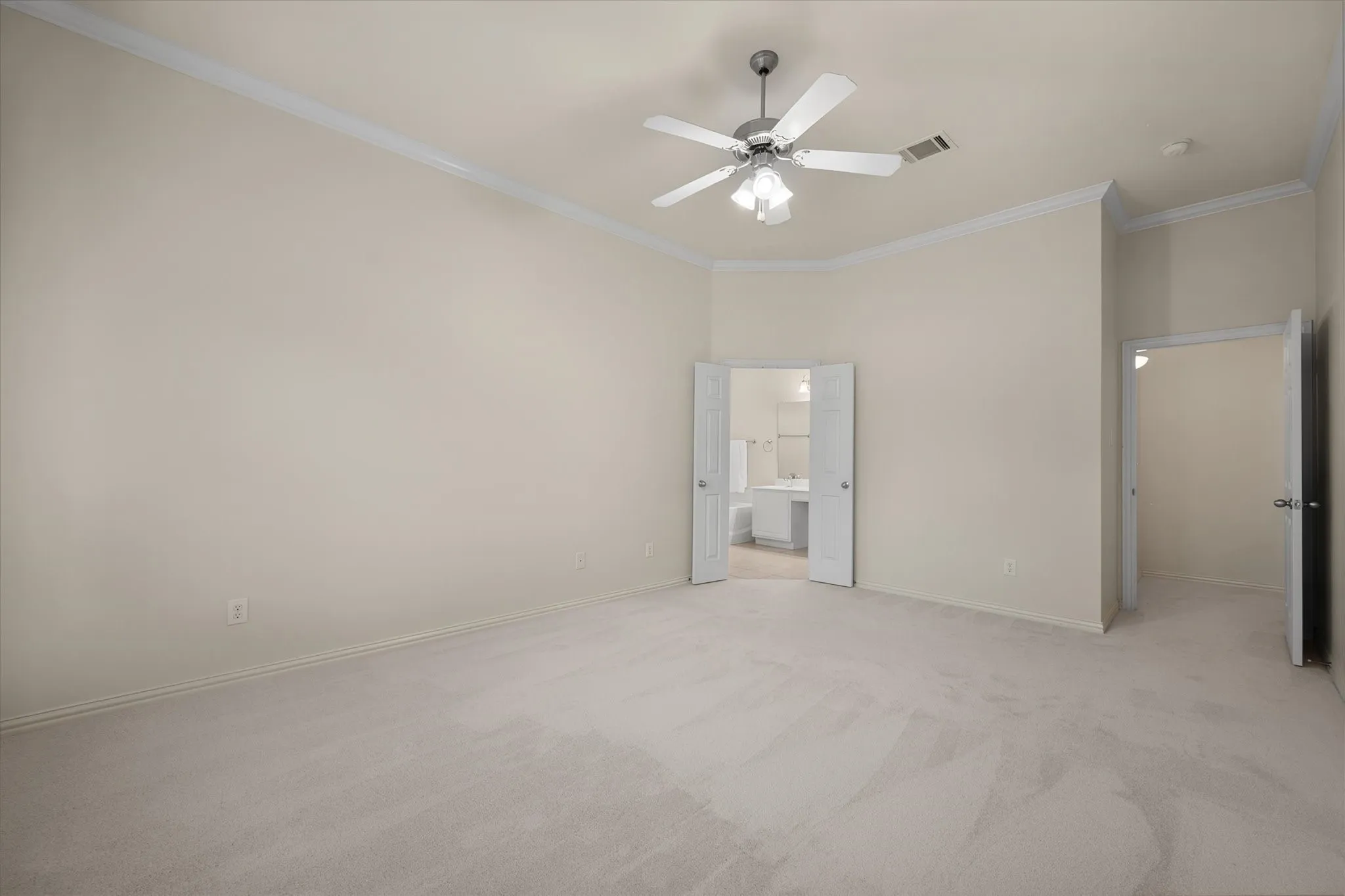 Single Family Residence For Sale in Johnson County , 200 Arrowhead Drive, Burleson, Texas 76028, 3 Bedroom, 2 Bathroom, 2 Garage spaces, 1,903 Sqft, built in 2003, mls#21375822, Real Estate Agent in Burleson, Homes For Sale in Johnson county, Homes For Sale in Burleson, Realtor in Burleson Texas, Real Estate Brokerage Independent Realty Texas, Luminita Cordes Realtor