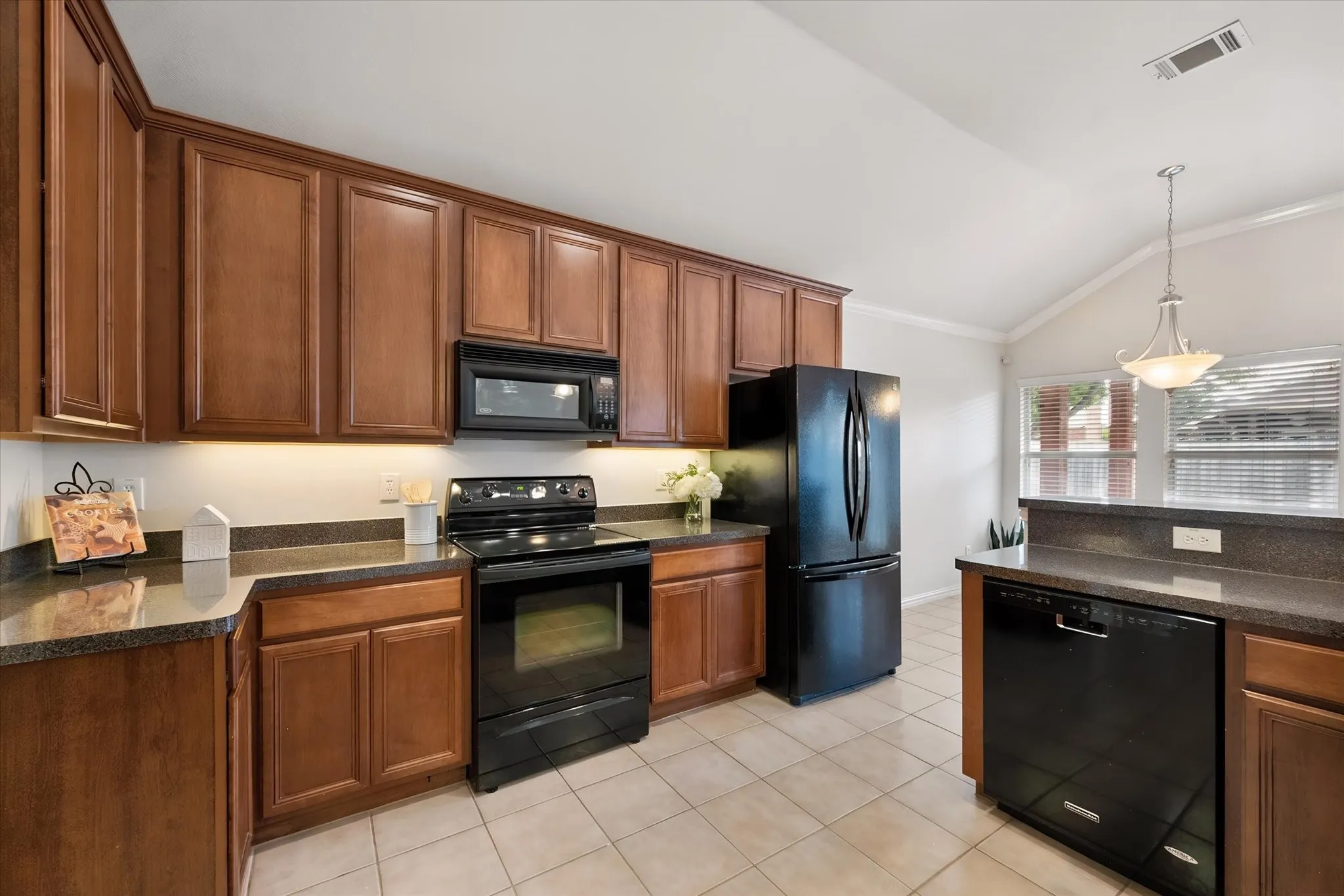 Single Family Residence For Sale in Johnson County , 200 Arrowhead Drive, Burleson, Texas 76028, 3 Bedroom, 2 Bathroom, 2 Garage spaces, 1,903 Sqft, built in 2003, mls#21375822, Real Estate Agent in Burleson, Homes For Sale in Johnson county, Homes For Sale in Burleson, Realtor in Burleson Texas, Real Estate Brokerage Independent Realty Texas, Luminita Cordes Realtor