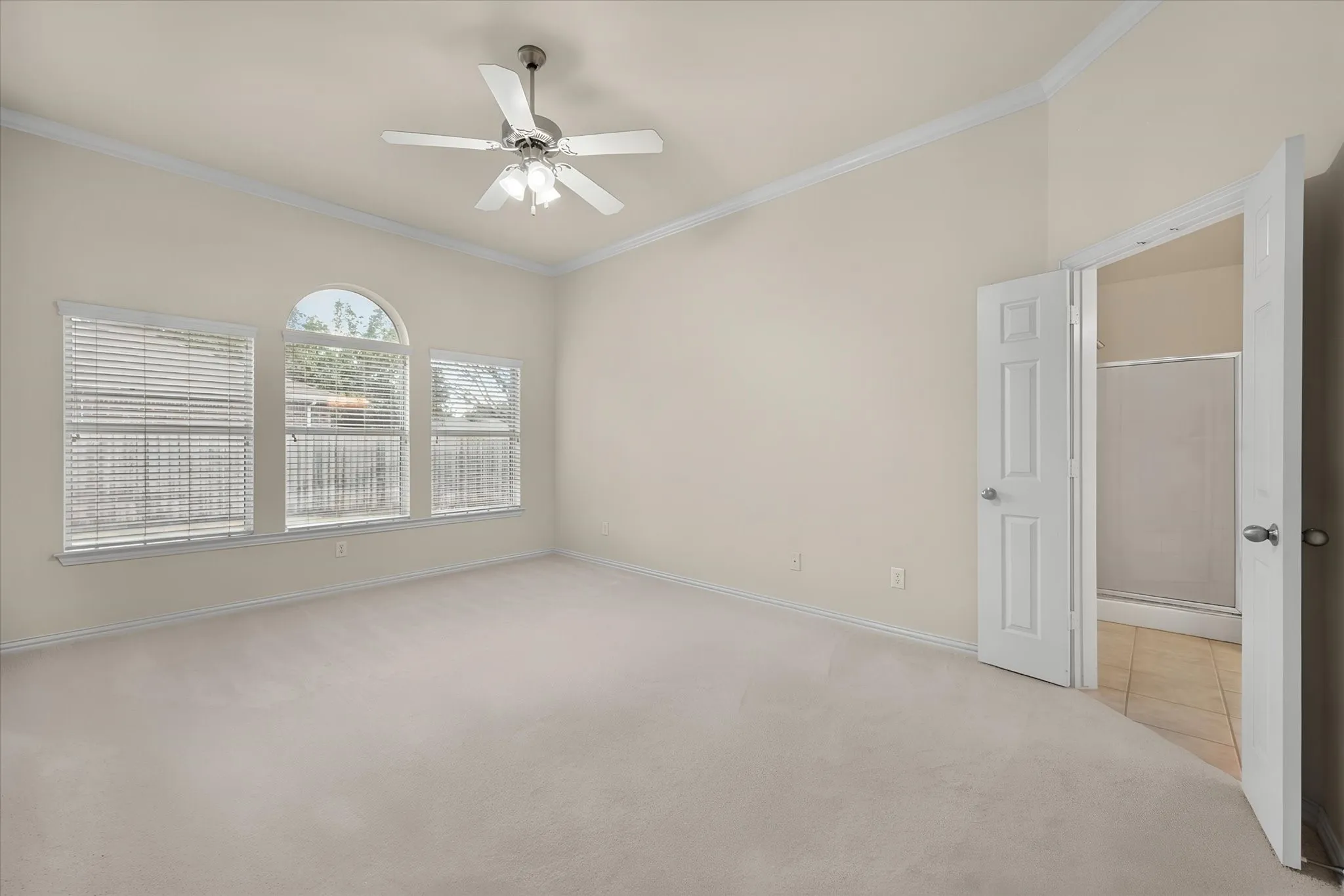 Single Family Residence For Sale in Johnson County , 200 Arrowhead Drive, Burleson, Texas 76028, 3 Bedroom, 2 Bathroom, 2 Garage spaces, 1,903 Sqft, built in 2003, mls#21375822, Real Estate Agent in Burleson, Homes For Sale in Johnson county, Homes For Sale in Burleson, Realtor in Burleson Texas, Real Estate Brokerage Independent Realty Texas, Luminita Cordes Realtor