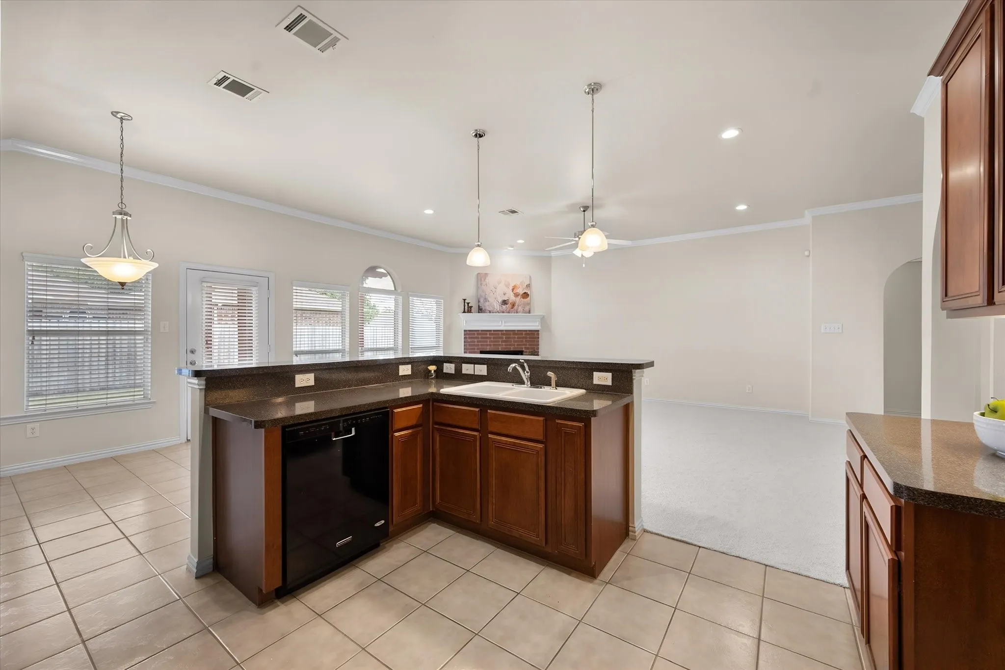 Single Family Residence For Sale in Johnson County , 200 Arrowhead Drive, Burleson, Texas 76028, 3 Bedroom, 2 Bathroom, 2 Garage spaces, 1,903 Sqft, built in 2003, mls#21375822, Real Estate Agent in Burleson, Homes For Sale in Johnson county, Homes For Sale in Burleson, Realtor in Burleson Texas, Real Estate Brokerage Independent Realty Texas, Luminita Cordes Realtor