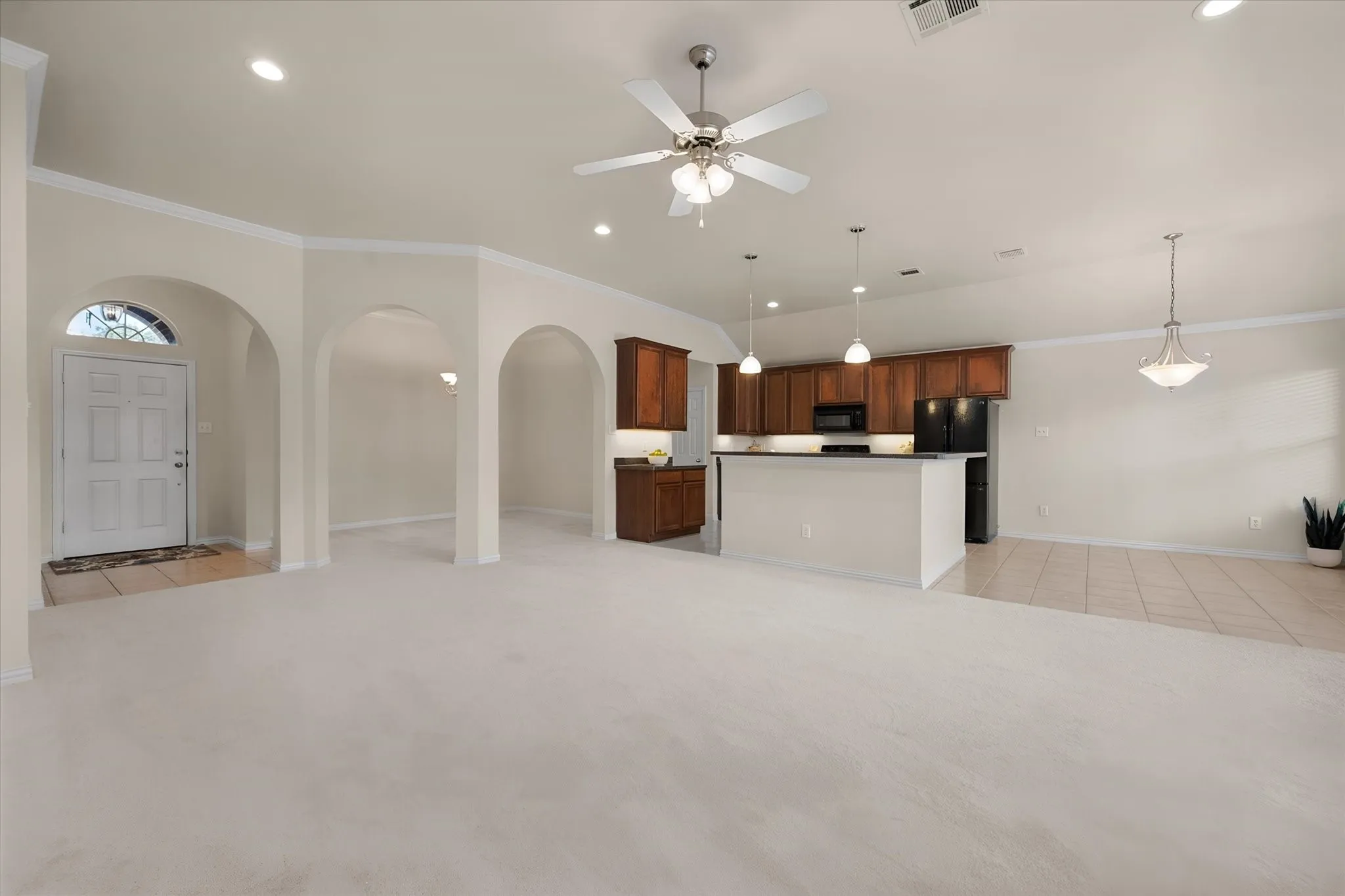 Single Family Residence For Sale in Johnson County , 200 Arrowhead Drive, Burleson, Texas 76028, 3 Bedroom, 2 Bathroom, 2 Garage spaces, 1,903 Sqft, built in 2003, mls#21375822, Real Estate Agent in Burleson, Homes For Sale in Johnson county, Homes For Sale in Burleson, Realtor in Burleson Texas, Real Estate Brokerage Independent Realty Texas, Luminita Cordes Realtor