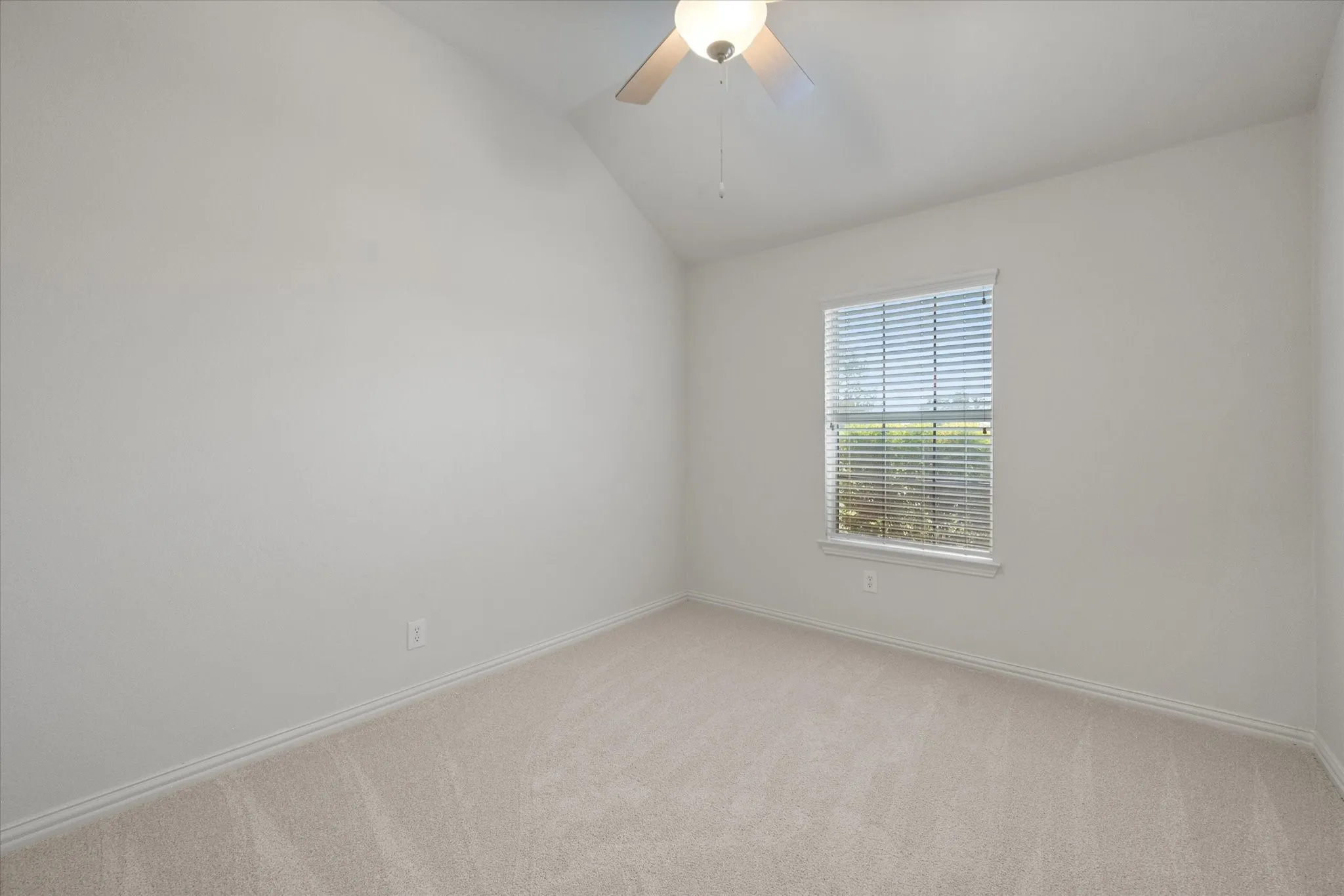 Single Family Residence For Sale in Johnson County , 200 Arrowhead Drive, Burleson, Texas 76028, 3 Bedroom, 2 Bathroom, 2 Garage spaces, 1,903 Sqft, built in 2003, mls#21375822, Real Estate Agent in Burleson, Homes For Sale in Johnson county, Homes For Sale in Burleson, Realtor in Burleson Texas, Real Estate Brokerage Independent Realty Texas, Luminita Cordes Realtor