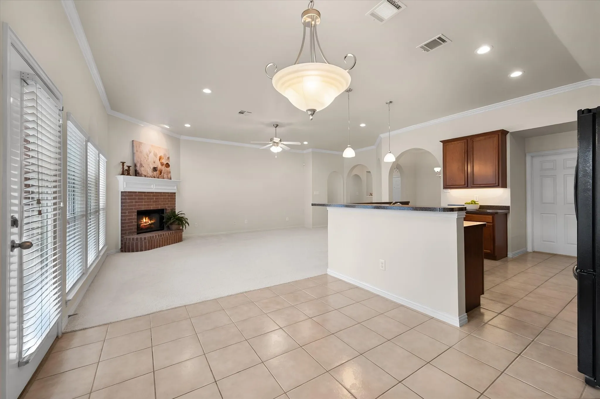 Single Family Residence For Sale in Johnson County , 200 Arrowhead Drive, Burleson, Texas 76028, 3 Bedroom, 2 Bathroom, 2 Garage spaces, 1,903 Sqft, built in 2003, mls#21375822, Real Estate Agent in Burleson, Homes For Sale in Johnson county, Homes For Sale in Burleson, Realtor in Burleson Texas, Real Estate Brokerage Independent Realty Texas, Luminita Cordes Realtor