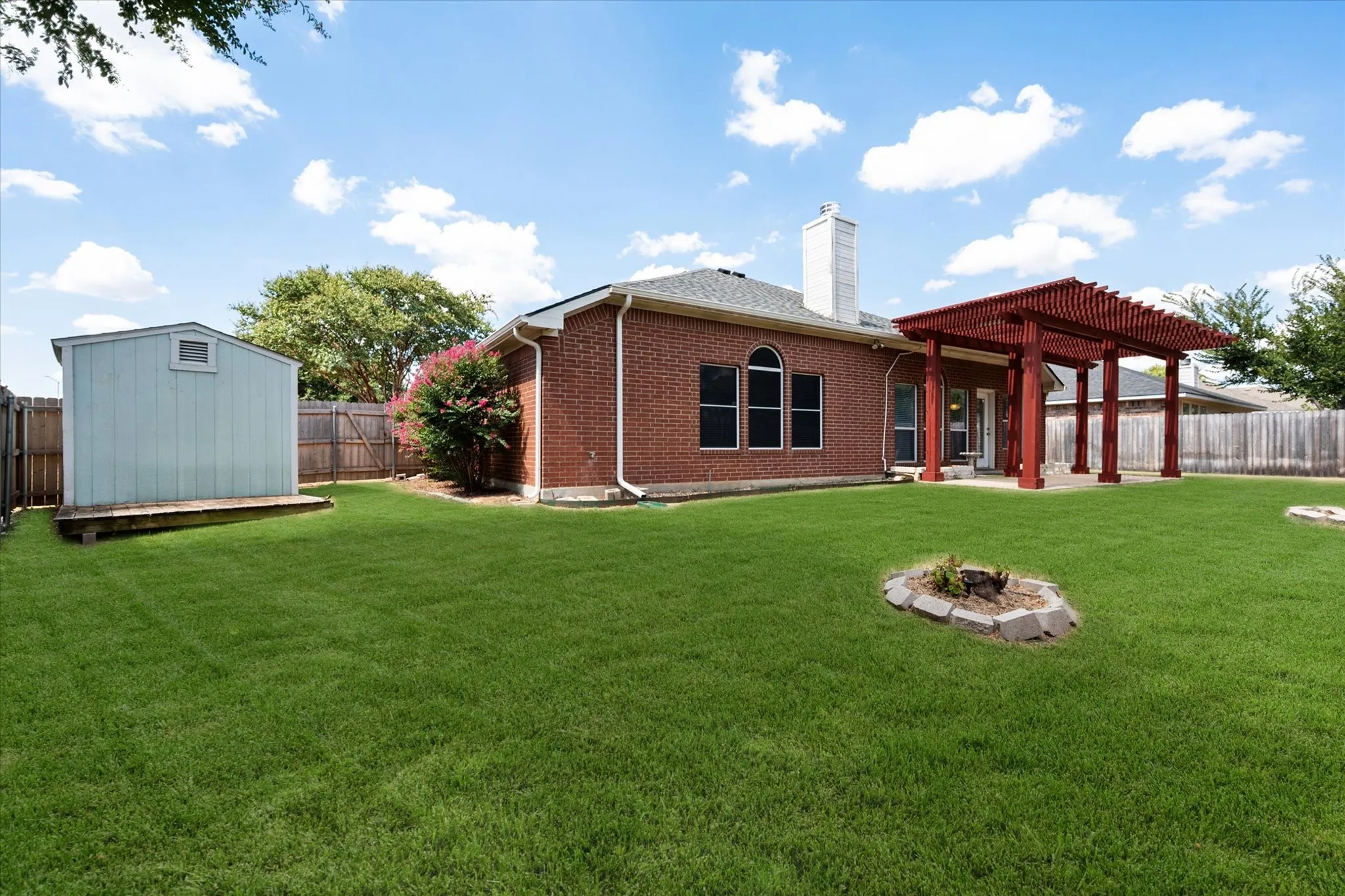Single Family Residence For Sale in Johnson County , 200 Arrowhead Drive, Burleson, Texas 76028, 3 Bedroom, 2 Bathroom, 2 Garage spaces, 1,903 Sqft, built in 2003, mls#21375822, Real Estate Agent in Burleson, Homes For Sale in Johnson county, Homes For Sale in Burleson, Realtor in Burleson Texas, Real Estate Brokerage Independent Realty Texas, Luminita Cordes Realtor