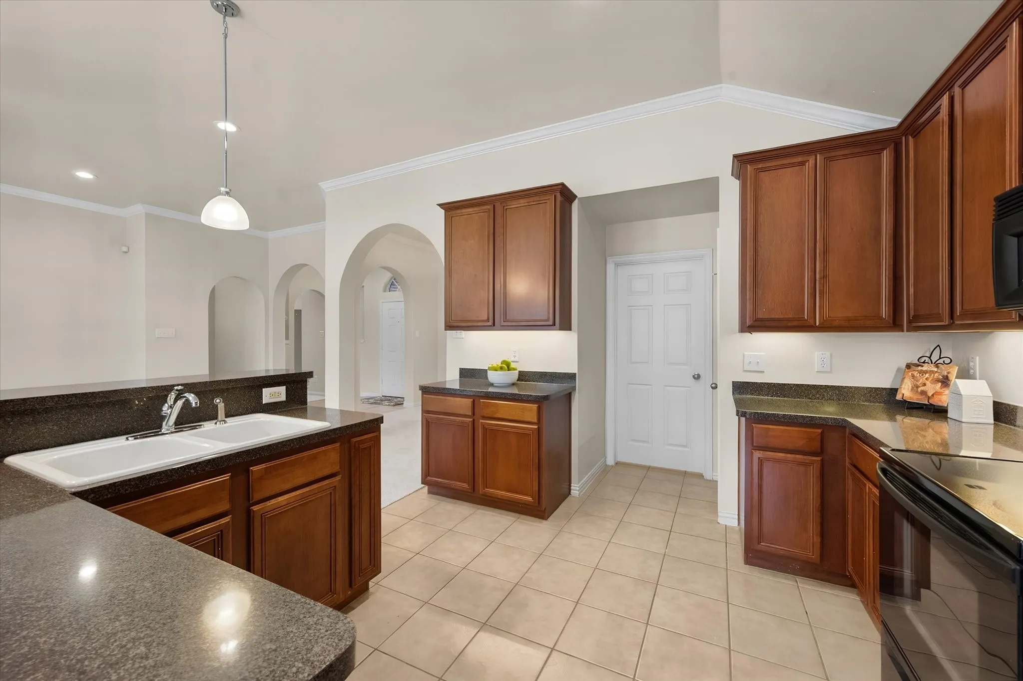 Single Family Residence For Sale in Johnson County , 200 Arrowhead Drive, Burleson, Texas 76028, 3 Bedroom, 2 Bathroom, 2 Garage spaces, 1,903 Sqft, built in 2003, mls#21375822, Real Estate Agent in Burleson, Homes For Sale in Johnson county, Homes For Sale in Burleson, Realtor in Burleson Texas, Real Estate Brokerage Independent Realty Texas, Luminita Cordes Realtor