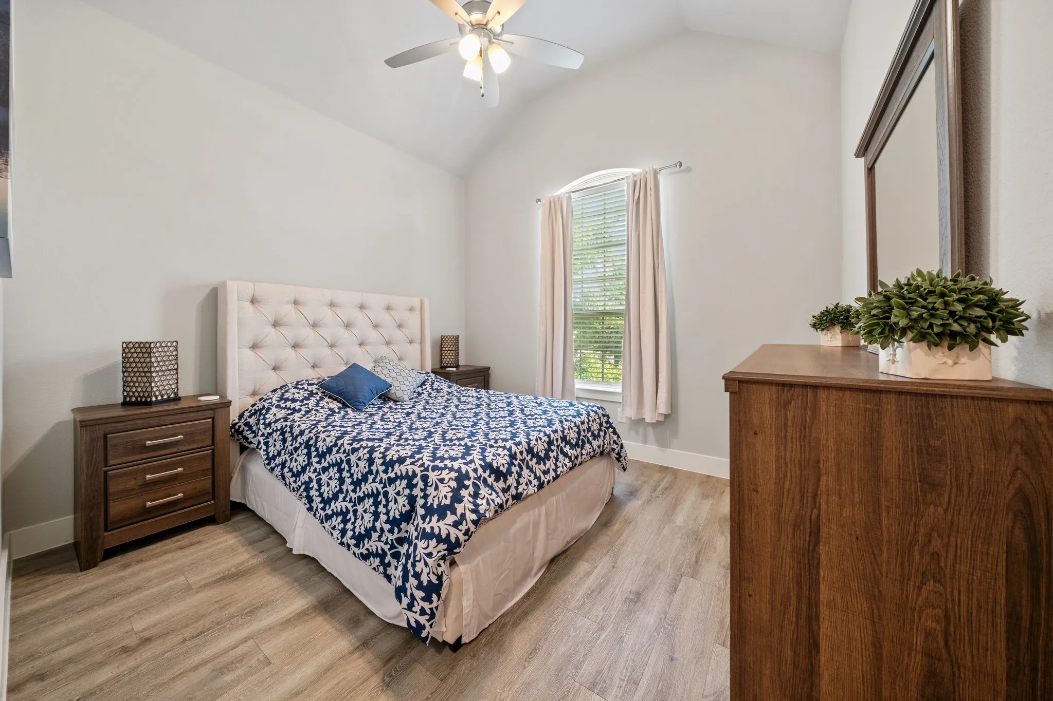 Single Family Residence For Sale in Rockwall County , 1830 Bellagio Lane, Mclendon Chisholm, Texas 75032, 4 Bedroom, 4 Bathroom, 3 Garage spaces, 2,772 Sqft, built in 2020, mls#21377096, Real Estate Agent in Mclendon Chisholm, Homes For Sale in Rockwall county, Homes For Sale in Mclendon Chisholm, Realtor in Mclendon Chisholm Texas, Real Estate Brokerage Independent Realty Texas, Luminita Cordes Realtor