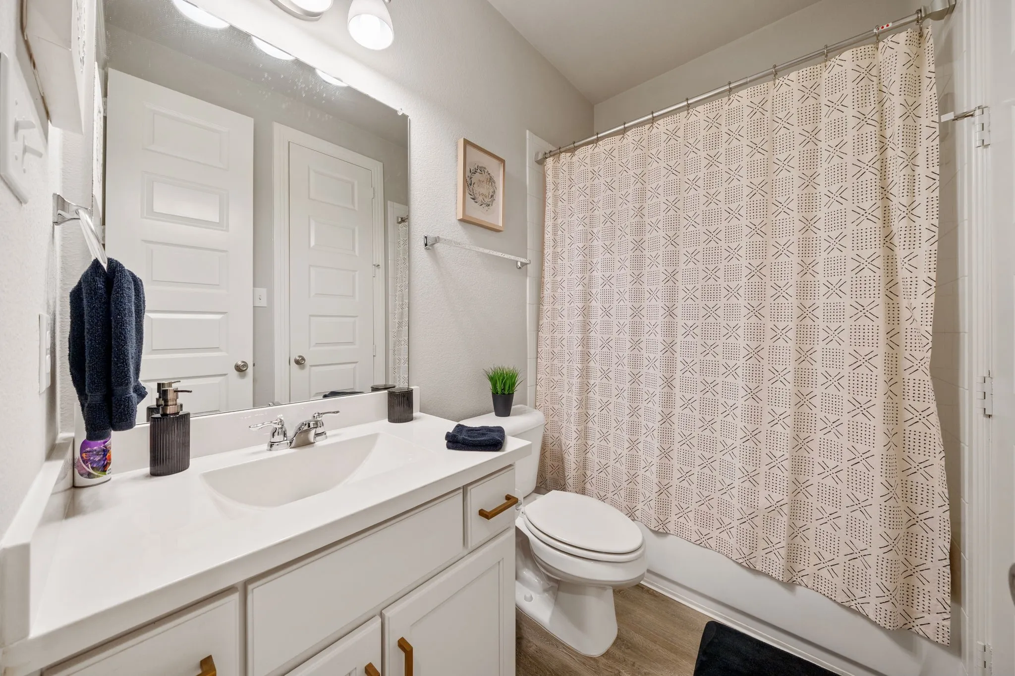 Single Family Residence For Sale in Rockwall County , 1830 Bellagio Lane, Mclendon Chisholm, Texas 75032, 4 Bedroom, 4 Bathroom, 3 Garage spaces, 2,772 Sqft, built in 2020, mls#21377096, Real Estate Agent in Mclendon Chisholm, Homes For Sale in Rockwall county, Homes For Sale in Mclendon Chisholm, Realtor in Mclendon Chisholm Texas, Real Estate Brokerage Independent Realty Texas, Luminita Cordes Realtor