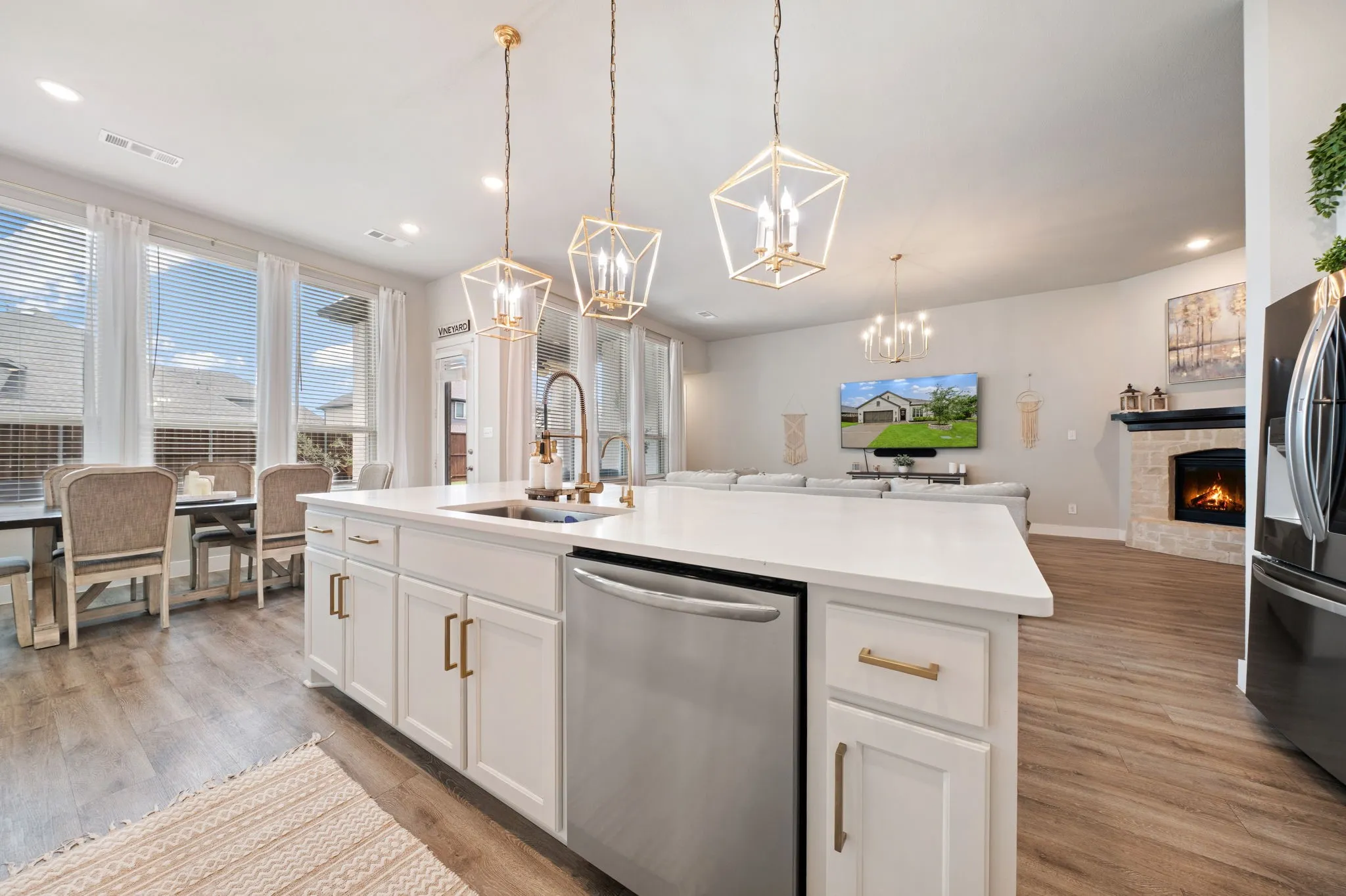 Single Family Residence For Sale in Rockwall County , 1830 Bellagio Lane, Mclendon Chisholm, Texas 75032, 4 Bedroom, 4 Bathroom, 3 Garage spaces, 2,772 Sqft, built in 2020, mls#21377096, Real Estate Agent in Mclendon Chisholm, Homes For Sale in Rockwall county, Homes For Sale in Mclendon Chisholm, Realtor in Mclendon Chisholm Texas, Real Estate Brokerage Independent Realty Texas, Luminita Cordes Realtor