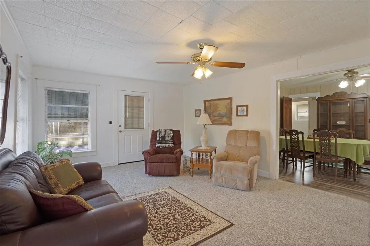 Single Family Residence For Sale in Fannin County , 4934 Fm-68, Gober, Texas 75443, 3 Bedroom, 1 Bathroom, 2 Garage spaces, 1,323 Sqft, built in 1948, mls#21377071, Real Estate Agent in Gober, Homes For Sale in Fannin county, Homes For Sale in Gober, Realtor in Gober Texas, Real Estate Brokerage Independent Realty Texas, Luminita Cordes Realtor
