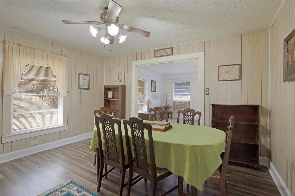 Single Family Residence For Sale in Fannin County , 4934 Fm-68, Gober, Texas 75443, 3 Bedroom, 1 Bathroom, 2 Garage spaces, 1,323 Sqft, built in 1948, mls#21377071, Real Estate Agent in Gober, Homes For Sale in Fannin county, Homes For Sale in Gober, Realtor in Gober Texas, Real Estate Brokerage Independent Realty Texas, Luminita Cordes Realtor