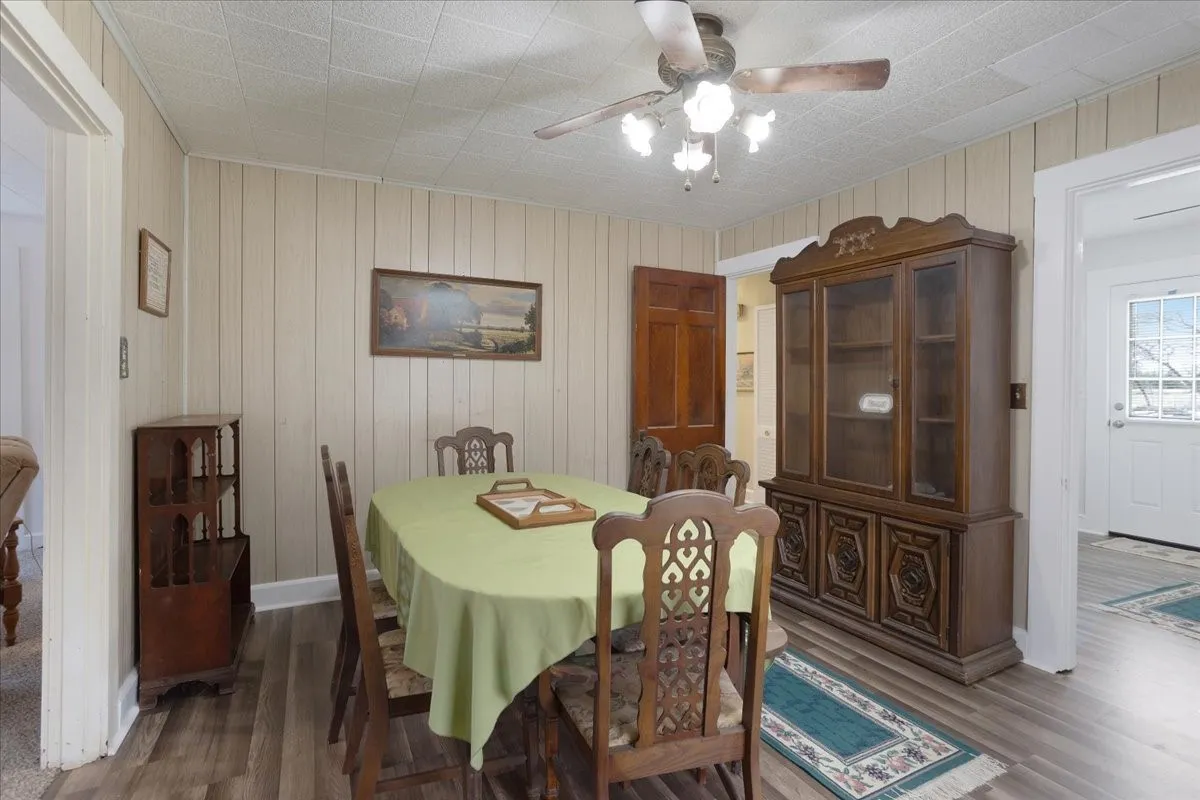 Single Family Residence For Sale in Fannin County , 4934 Fm-68, Gober, Texas 75443, 3 Bedroom, 1 Bathroom, 2 Garage spaces, 1,323 Sqft, built in 1948, mls#21377071, Real Estate Agent in Gober, Homes For Sale in Fannin county, Homes For Sale in Gober, Realtor in Gober Texas, Real Estate Brokerage Independent Realty Texas, Luminita Cordes Realtor