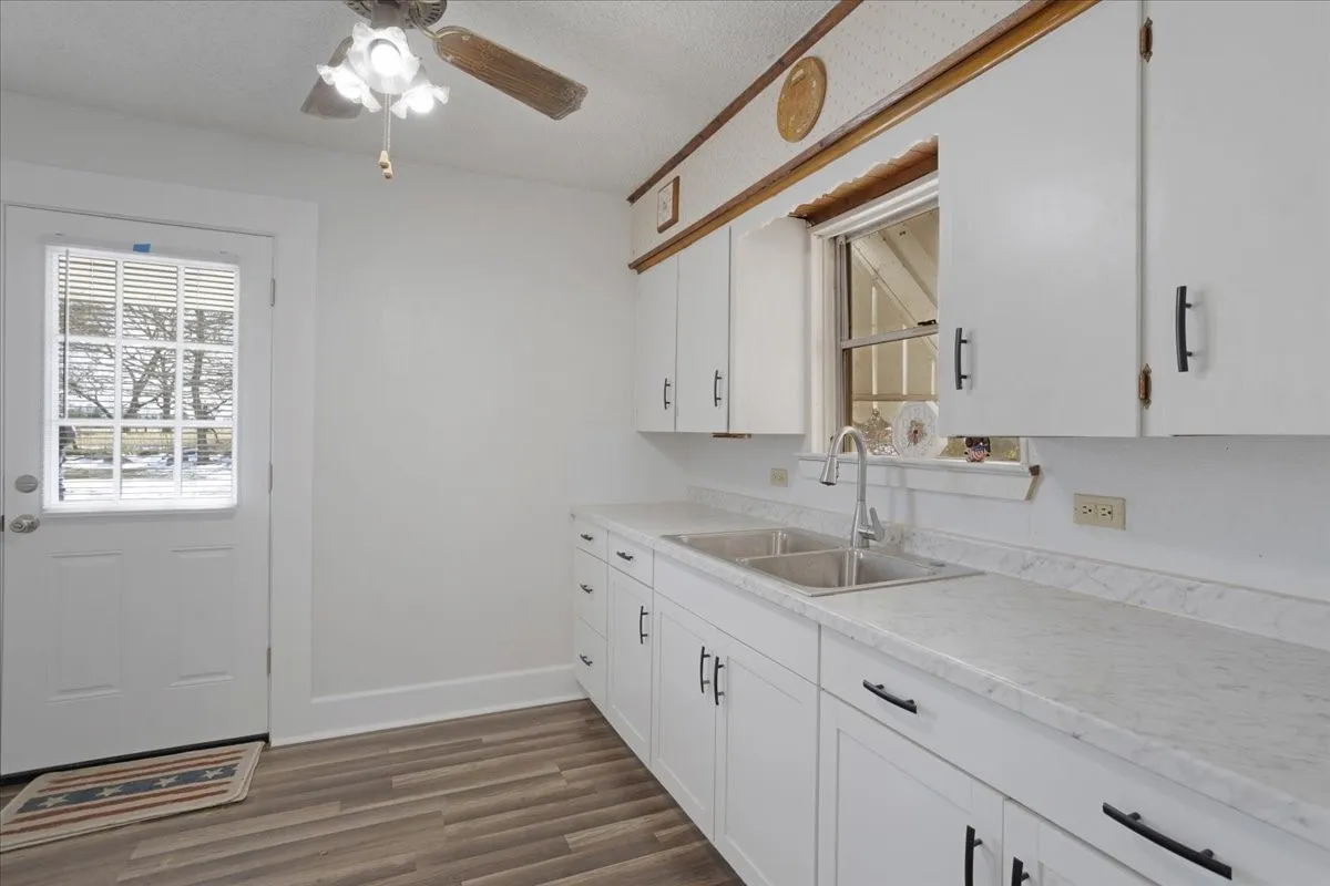 Single Family Residence For Sale in Fannin County , 4934 Fm-68, Gober, Texas 75443, 3 Bedroom, 1 Bathroom, 2 Garage spaces, 1,323 Sqft, built in 1948, mls#21377071, Real Estate Agent in Gober, Homes For Sale in Fannin county, Homes For Sale in Gober, Realtor in Gober Texas, Real Estate Brokerage Independent Realty Texas, Luminita Cordes Realtor