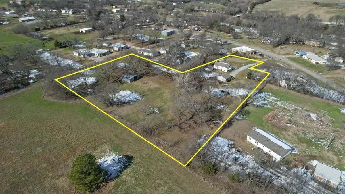 Single Family Residence For Sale in Fannin County , 4934 Fm-68, Gober, Texas 75443, 3 Bedroom, 1 Bathroom, 2 Garage spaces, 1,323 Sqft, built in 1948, mls#21377071, Real Estate Agent in Gober, Homes For Sale in Fannin county, Homes For Sale in Gober, Realtor in Gober Texas, Real Estate Brokerage Independent Realty Texas, Luminita Cordes Realtor