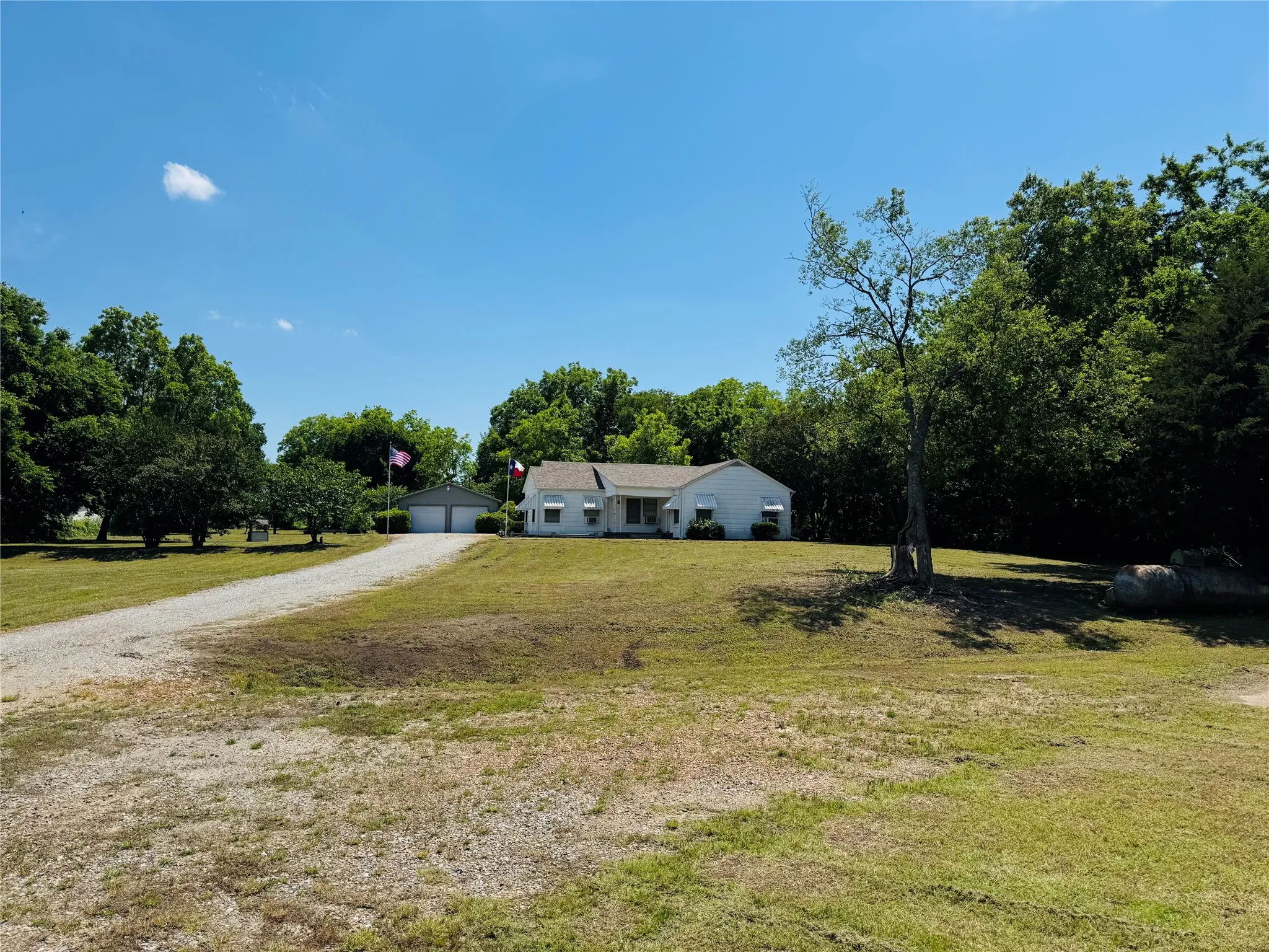 Single Family Residence For Sale in Fannin County , 4934 Fm-68, Gober, Texas 75443, 3 Bedroom, 1 Bathroom, 2 Garage spaces, 1,323 Sqft, built in 1948, mls#21377071, Real Estate Agent in Gober, Homes For Sale in Fannin county, Homes For Sale in Gober, Realtor in Gober Texas, Real Estate Brokerage Independent Realty Texas, Luminita Cordes Realtor