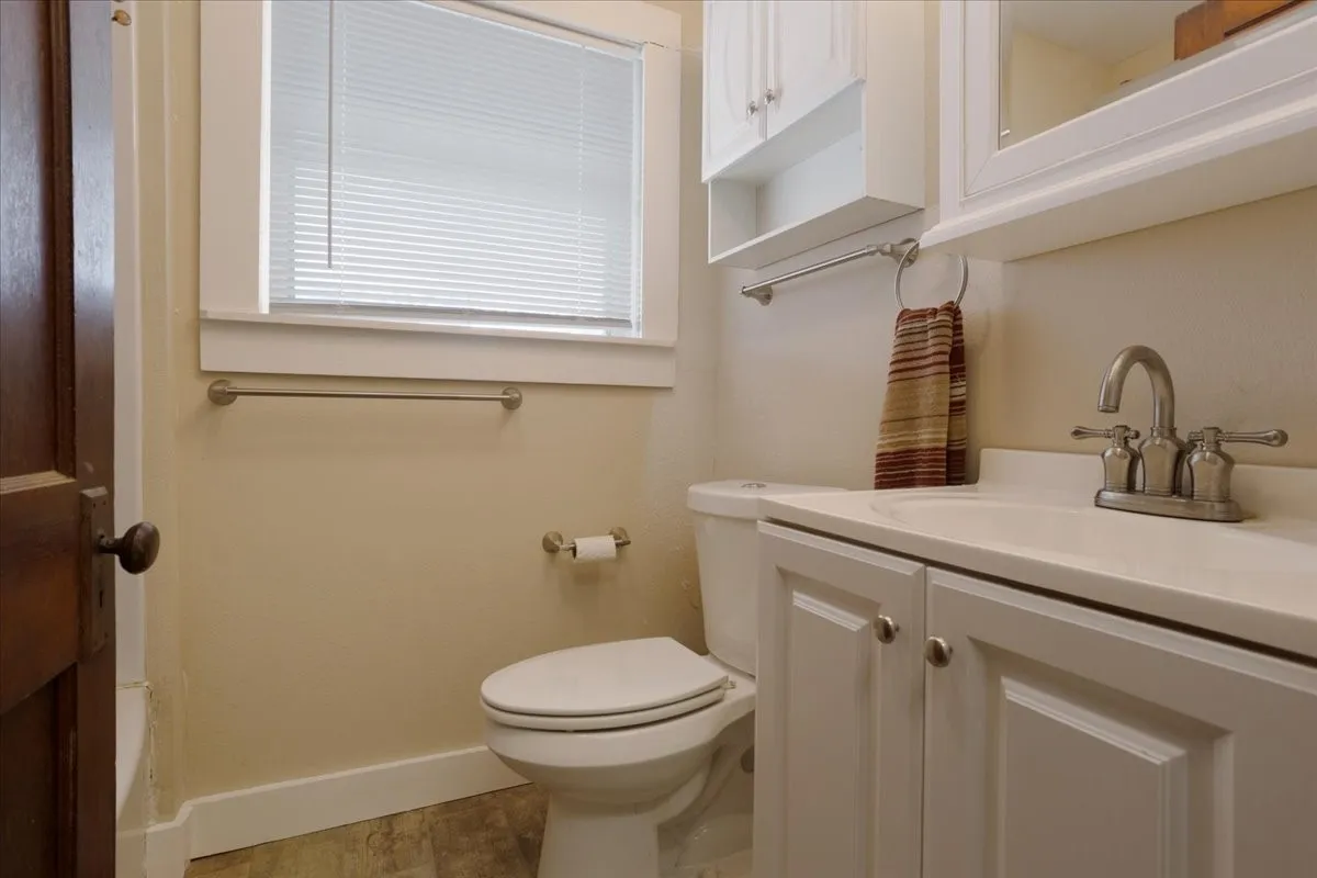 Single Family Residence For Sale in Fannin County , 4934 Fm-68, Gober, Texas 75443, 3 Bedroom, 1 Bathroom, 2 Garage spaces, 1,323 Sqft, built in 1948, mls#21377071, Real Estate Agent in Gober, Homes For Sale in Fannin county, Homes For Sale in Gober, Realtor in Gober Texas, Real Estate Brokerage Independent Realty Texas, Luminita Cordes Realtor