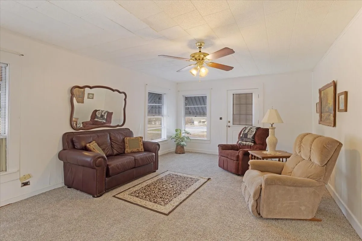 Single Family Residence For Sale in Fannin County , 4934 Fm-68, Gober, Texas 75443, 3 Bedroom, 1 Bathroom, 2 Garage spaces, 1,323 Sqft, built in 1948, mls#21377071, Real Estate Agent in Gober, Homes For Sale in Fannin county, Homes For Sale in Gober, Realtor in Gober Texas, Real Estate Brokerage Independent Realty Texas, Luminita Cordes Realtor