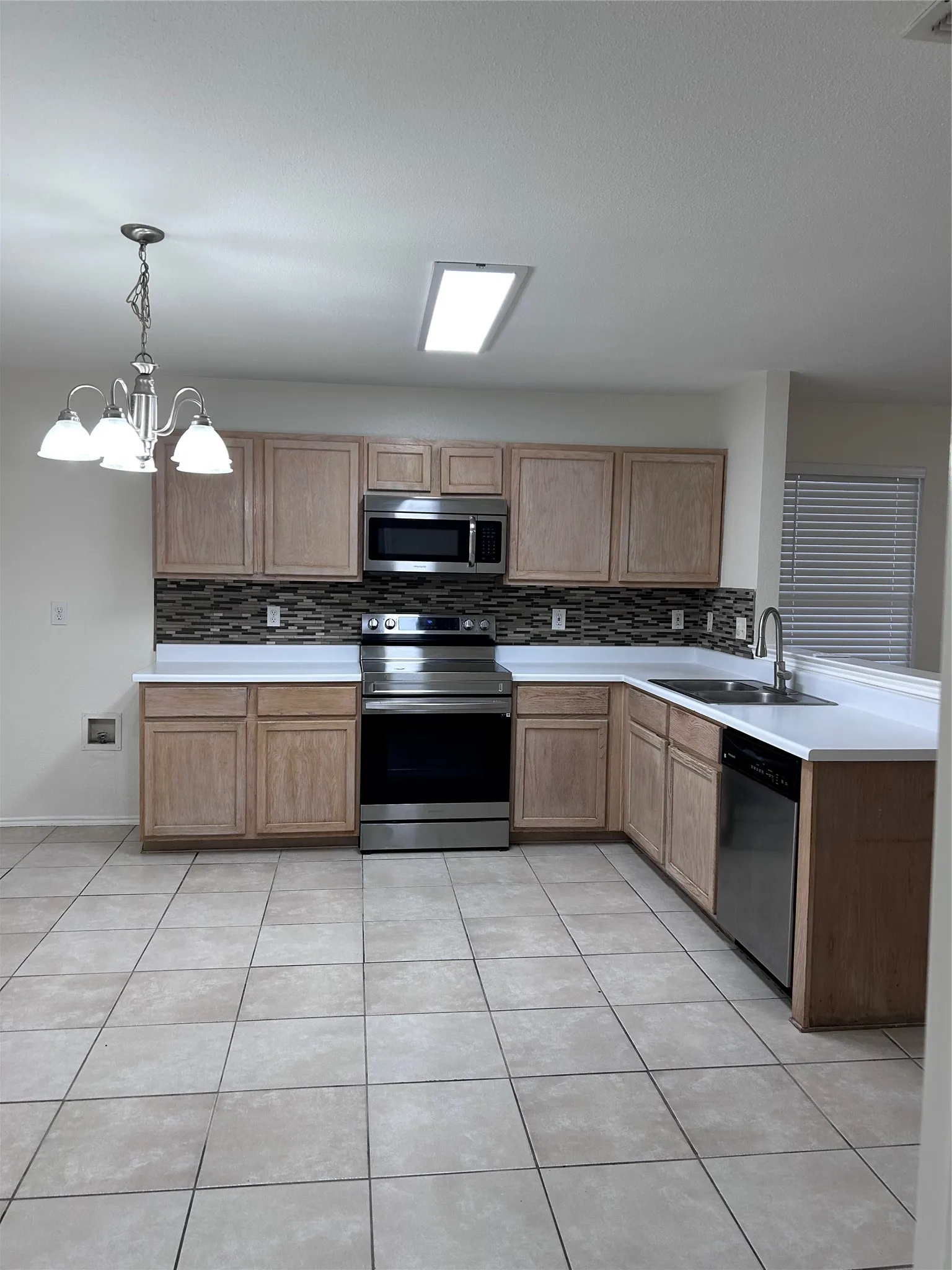 Single Family Residence For Rent in Dallas County , 1438 Eastview Drive, Garland, Texas 75040, 3 Bedroom, 2 Bathroom, 2 Garage spaces, 1,628 Sqft, built in 1997, mls#21377132, Real Estate Agent in Garland, Homes For Rent in Dallas county, Homes For Rent in Garland, Realtor in Garland Texas, Real Estate Brokerage Independent Realty Texas, Luminita Cordes Realtor