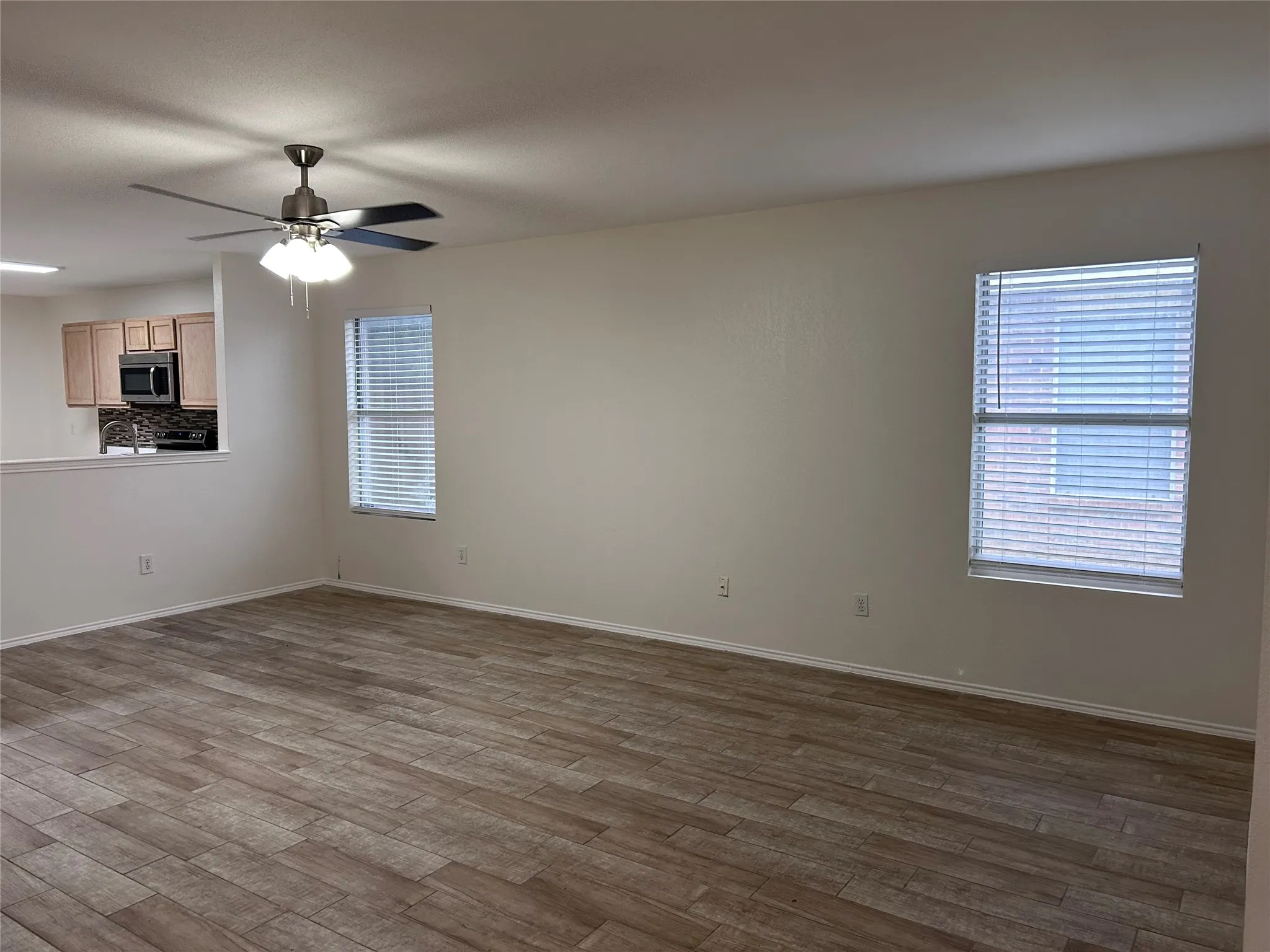 Single Family Residence For Rent in Dallas County , 1438 Eastview Drive, Garland, Texas 75040, 3 Bedroom, 2 Bathroom, 2 Garage spaces, 1,628 Sqft, built in 1997, mls#21377132, Real Estate Agent in Garland, Homes For Rent in Dallas county, Homes For Rent in Garland, Realtor in Garland Texas, Real Estate Brokerage Independent Realty Texas, Luminita Cordes Realtor