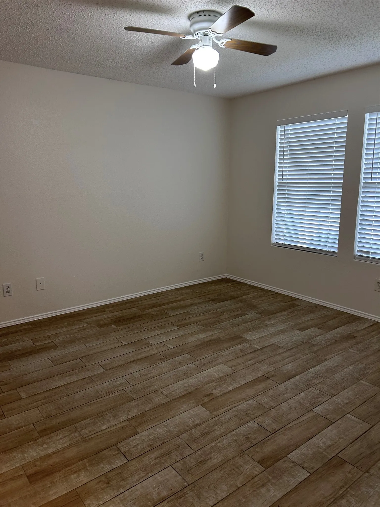 Single Family Residence For Rent in Dallas County , 1438 Eastview Drive, Garland, Texas 75040, 3 Bedroom, 2 Bathroom, 2 Garage spaces, 1,628 Sqft, built in 1997, mls#21377132, Real Estate Agent in Garland, Homes For Rent in Dallas county, Homes For Rent in Garland, Realtor in Garland Texas, Real Estate Brokerage Independent Realty Texas, Luminita Cordes Realtor