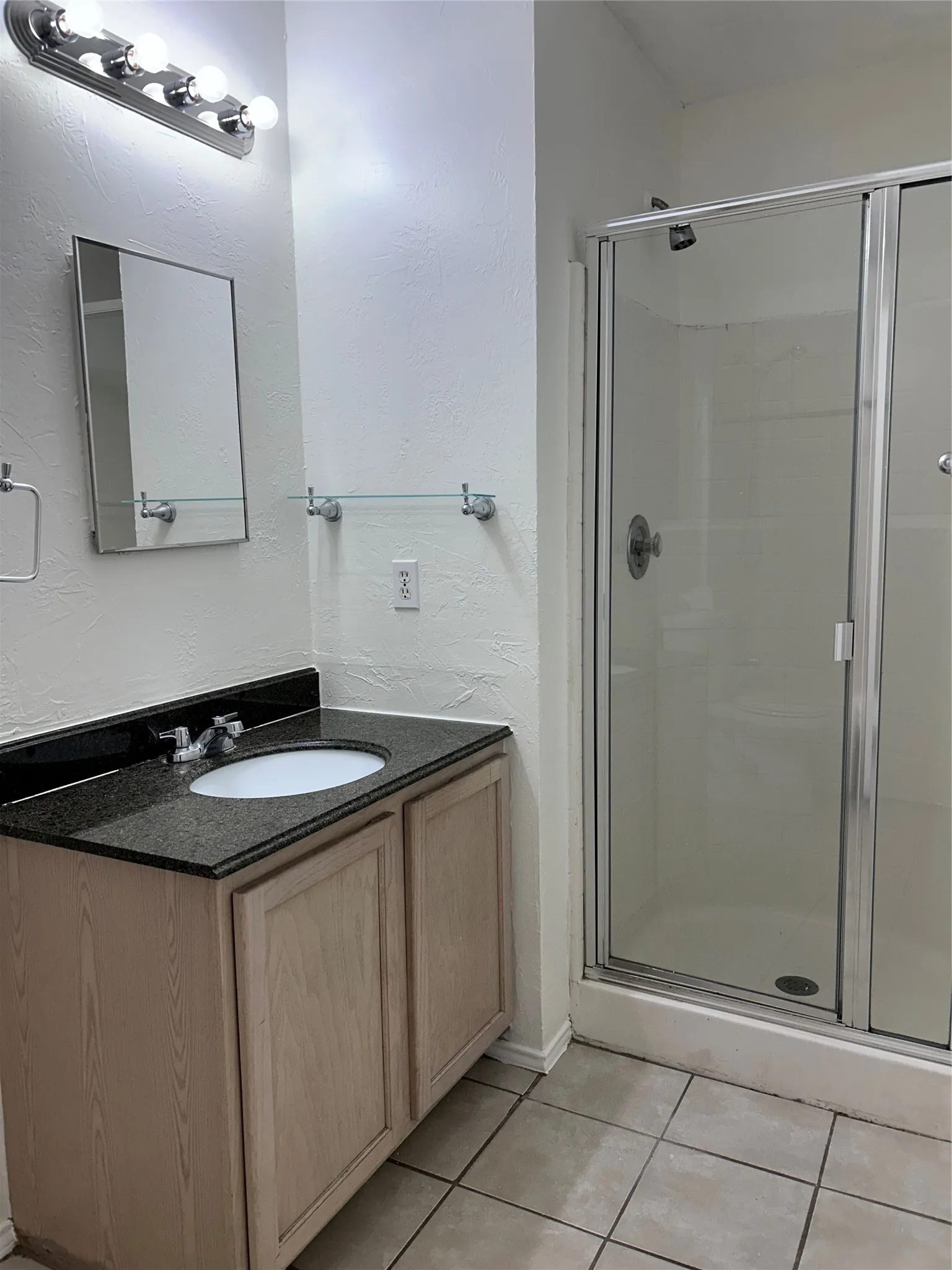 Single Family Residence For Rent in Dallas County , 1438 Eastview Drive, Garland, Texas 75040, 3 Bedroom, 2 Bathroom, 2 Garage spaces, 1,628 Sqft, built in 1997, mls#21377132, Real Estate Agent in Garland, Homes For Rent in Dallas county, Homes For Rent in Garland, Realtor in Garland Texas, Real Estate Brokerage Independent Realty Texas, Luminita Cordes Realtor